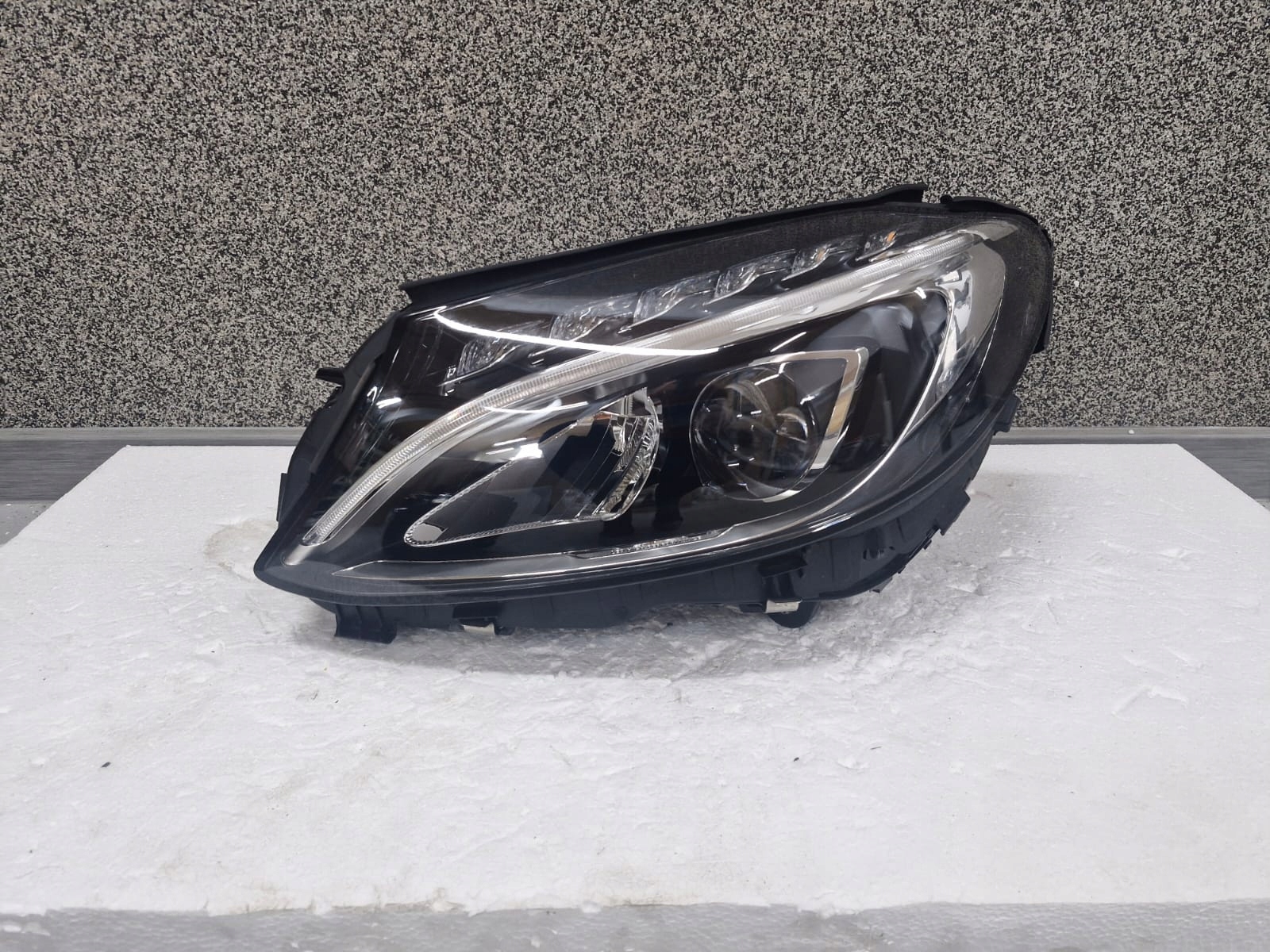 Leuchte Mercedes C Klasa W205 Full LED Perfomace
