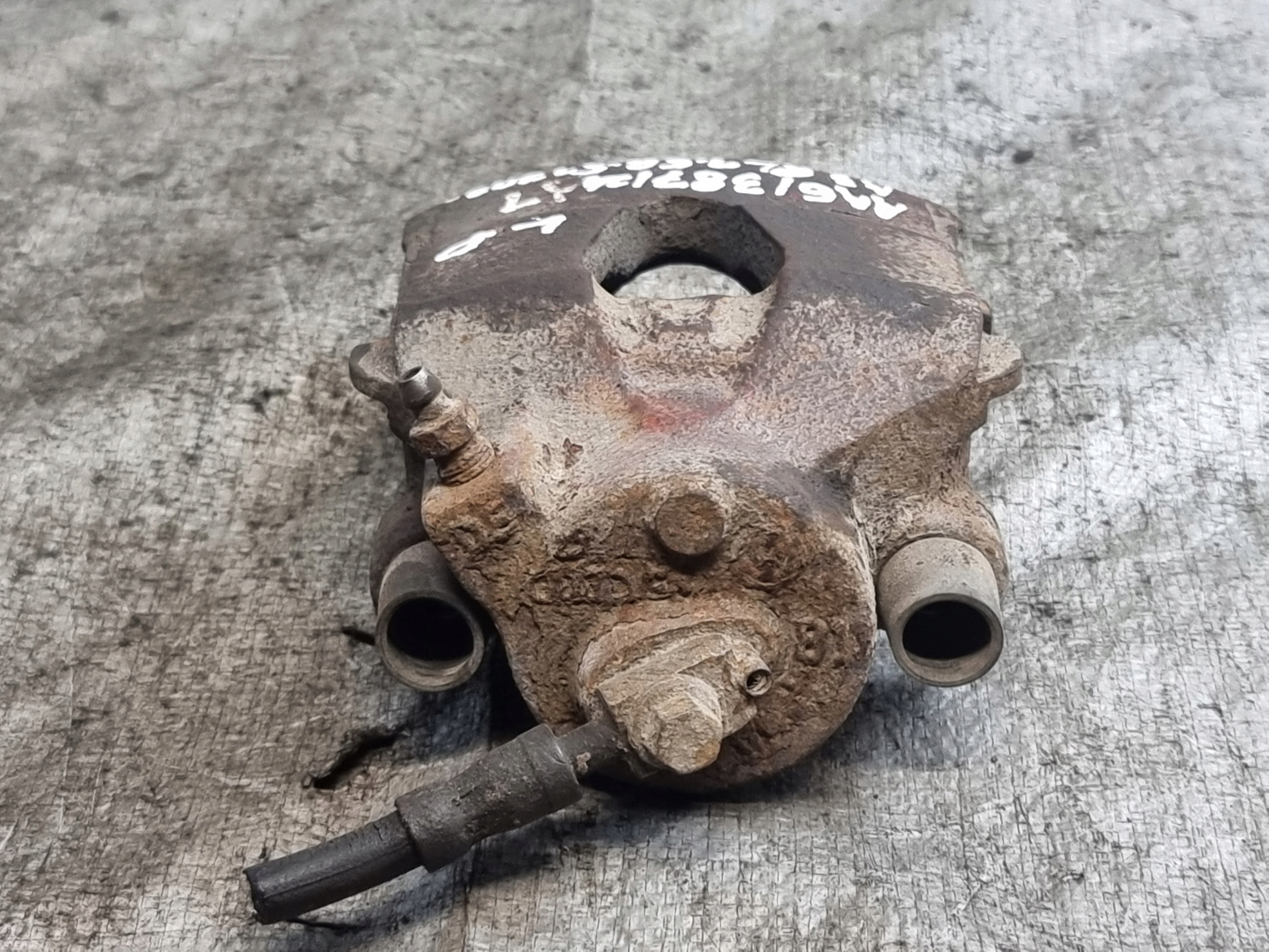 caliper brake left front AUDI A3 8L 1.6B 75kW 01r