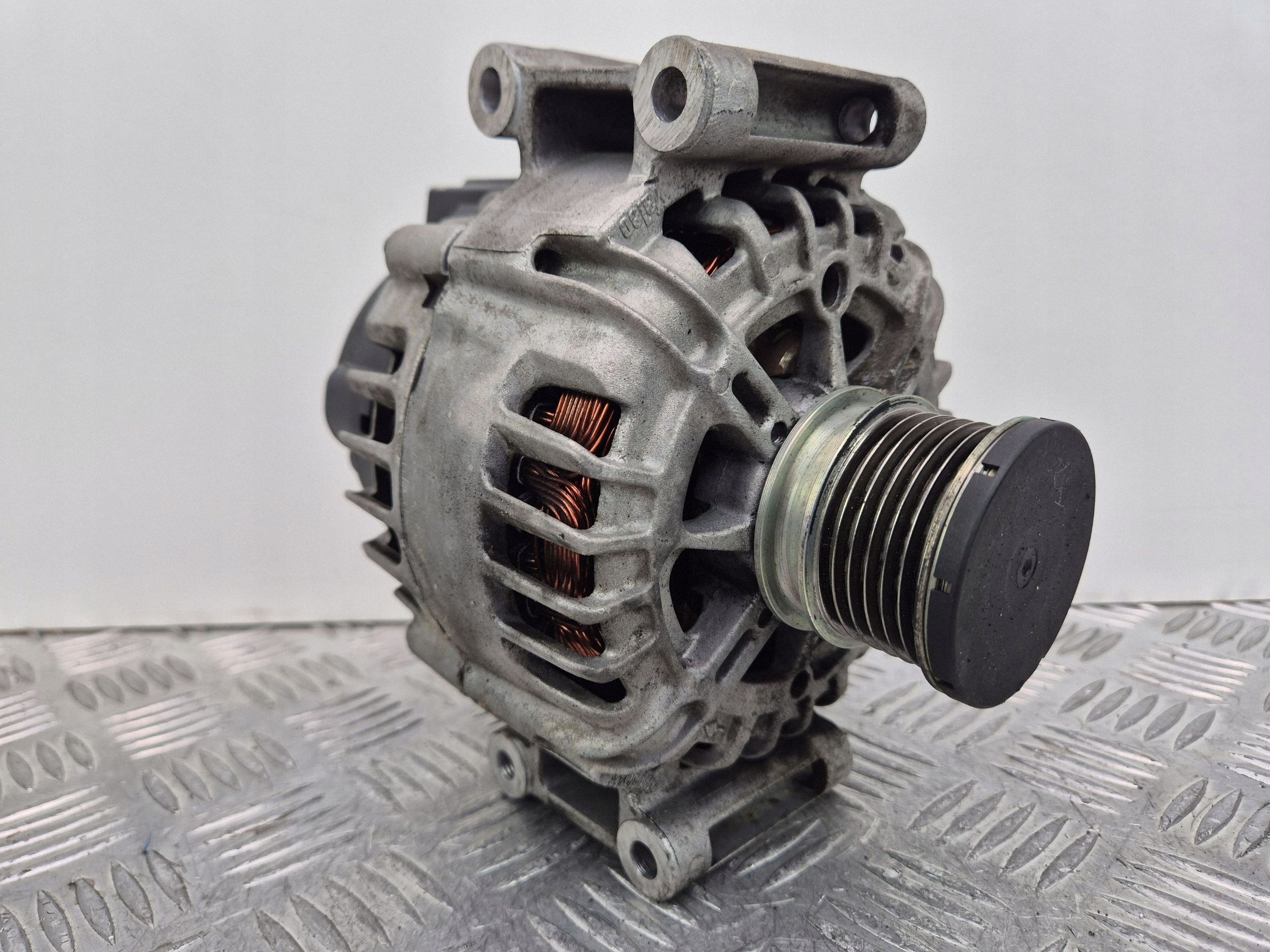 Mercedes C200 CGI W204 1.8 Alternator A0009067902