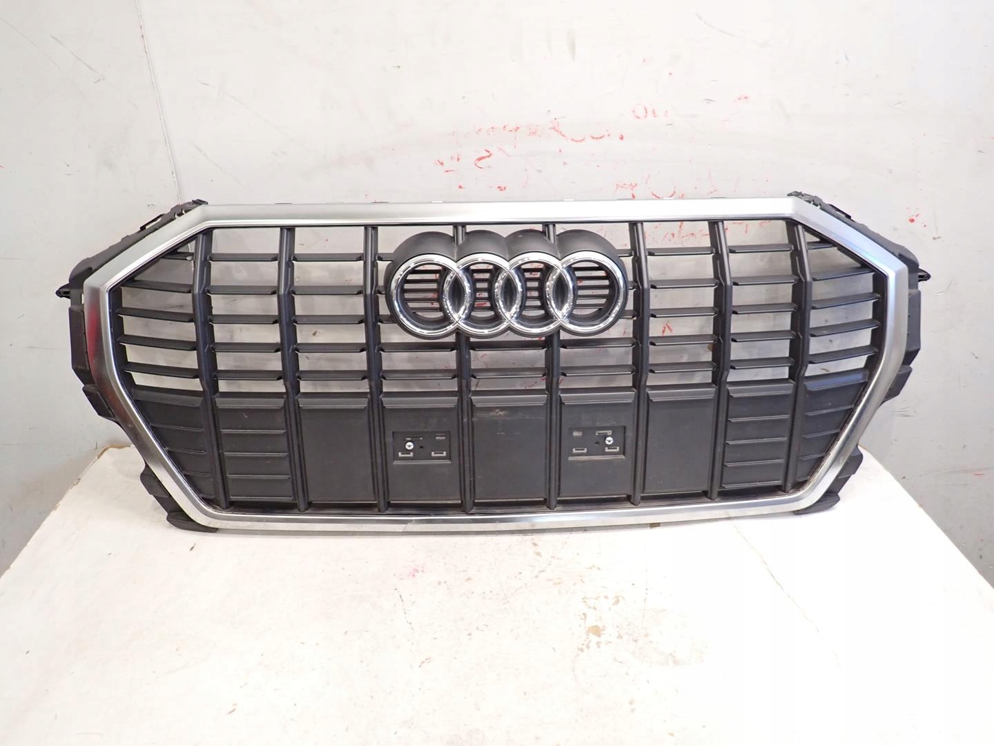 Grill AUDI Q3 II 2018- 83A853651