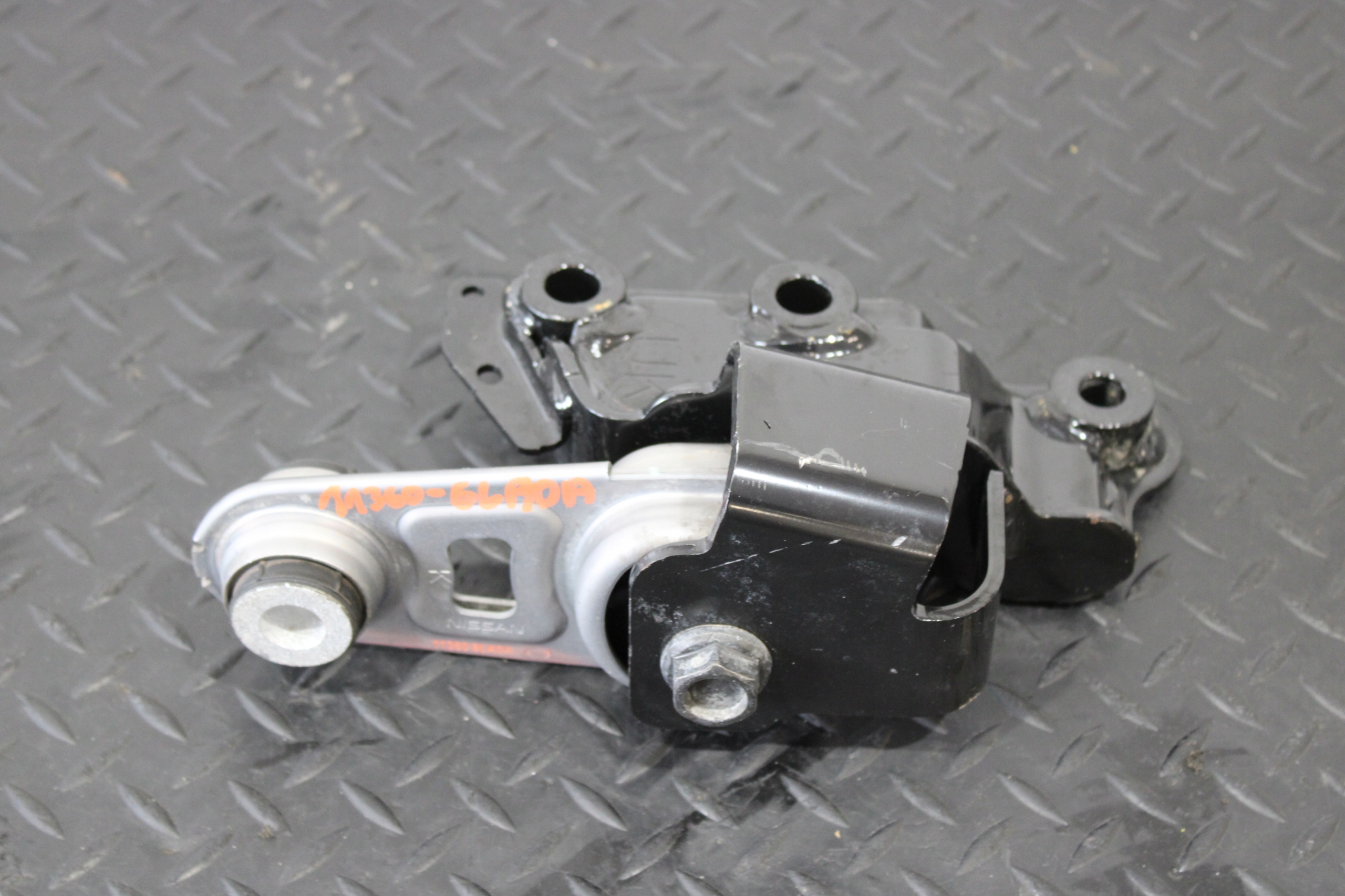 holder engine mount NISSAN QASHQAI J12 11360-6LA0A