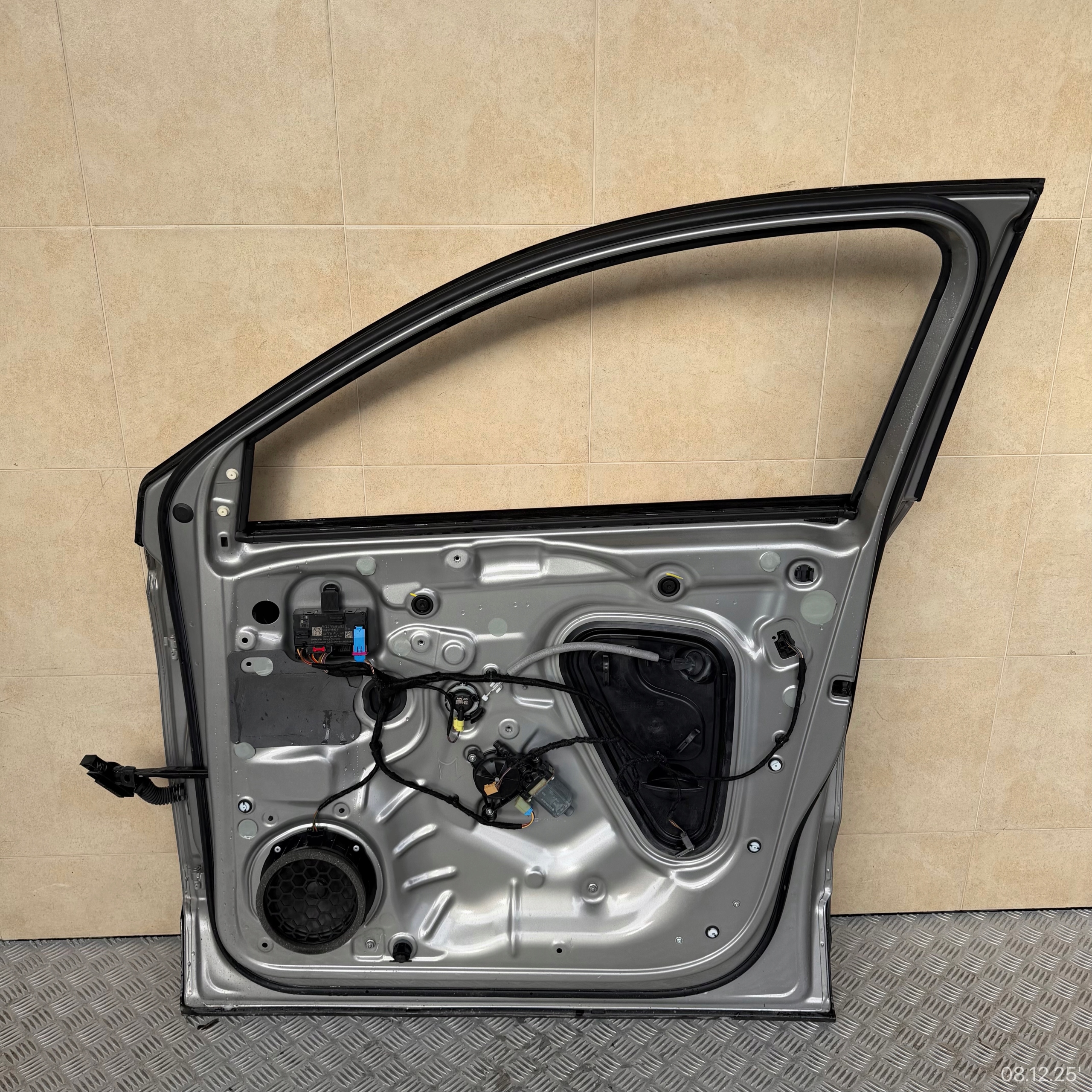 door complete front right SEAT ATECA 2018 ROK does not have windows