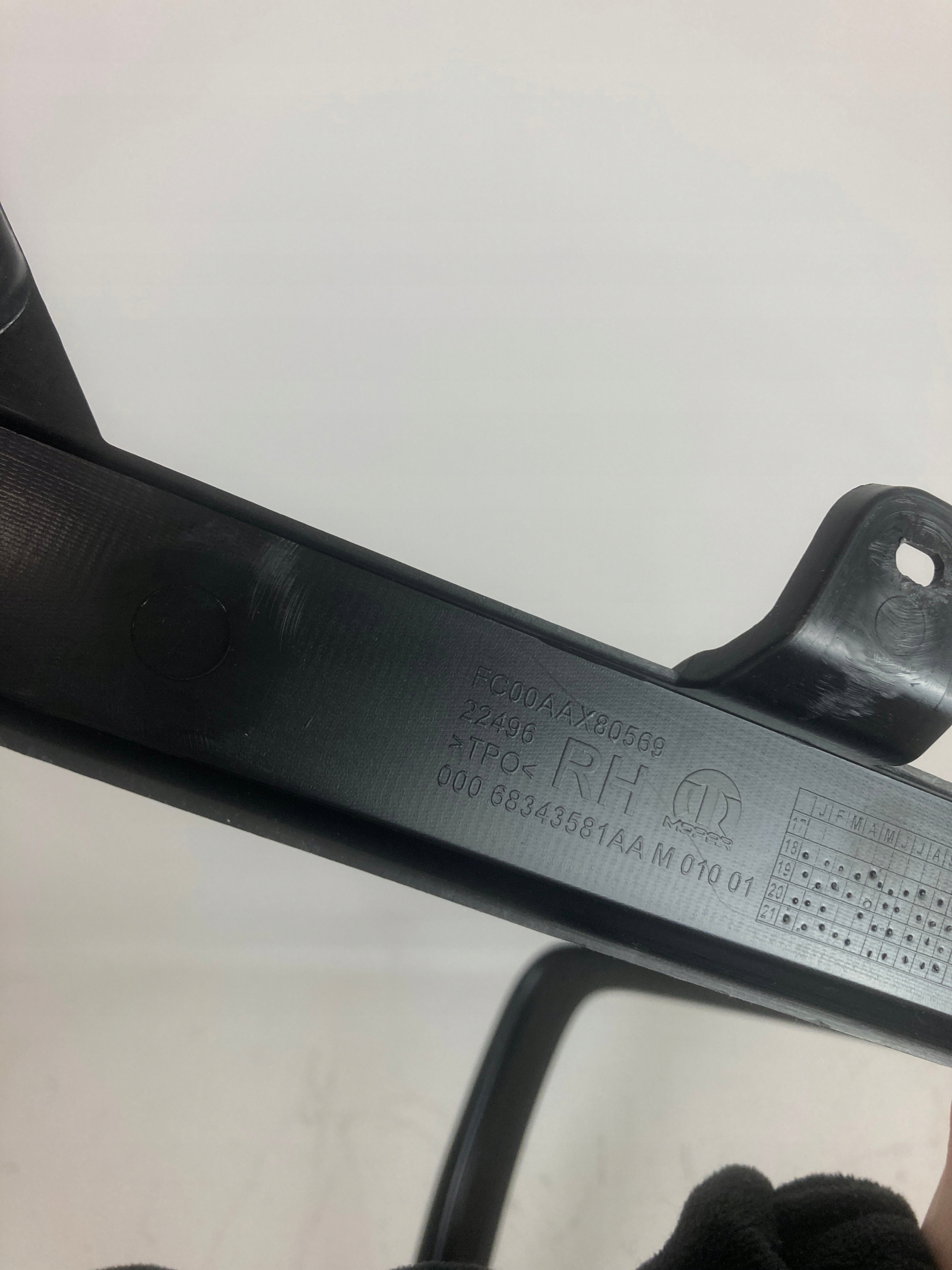 Ram 1500 V moulding gasket door windows right rear part 2019-24