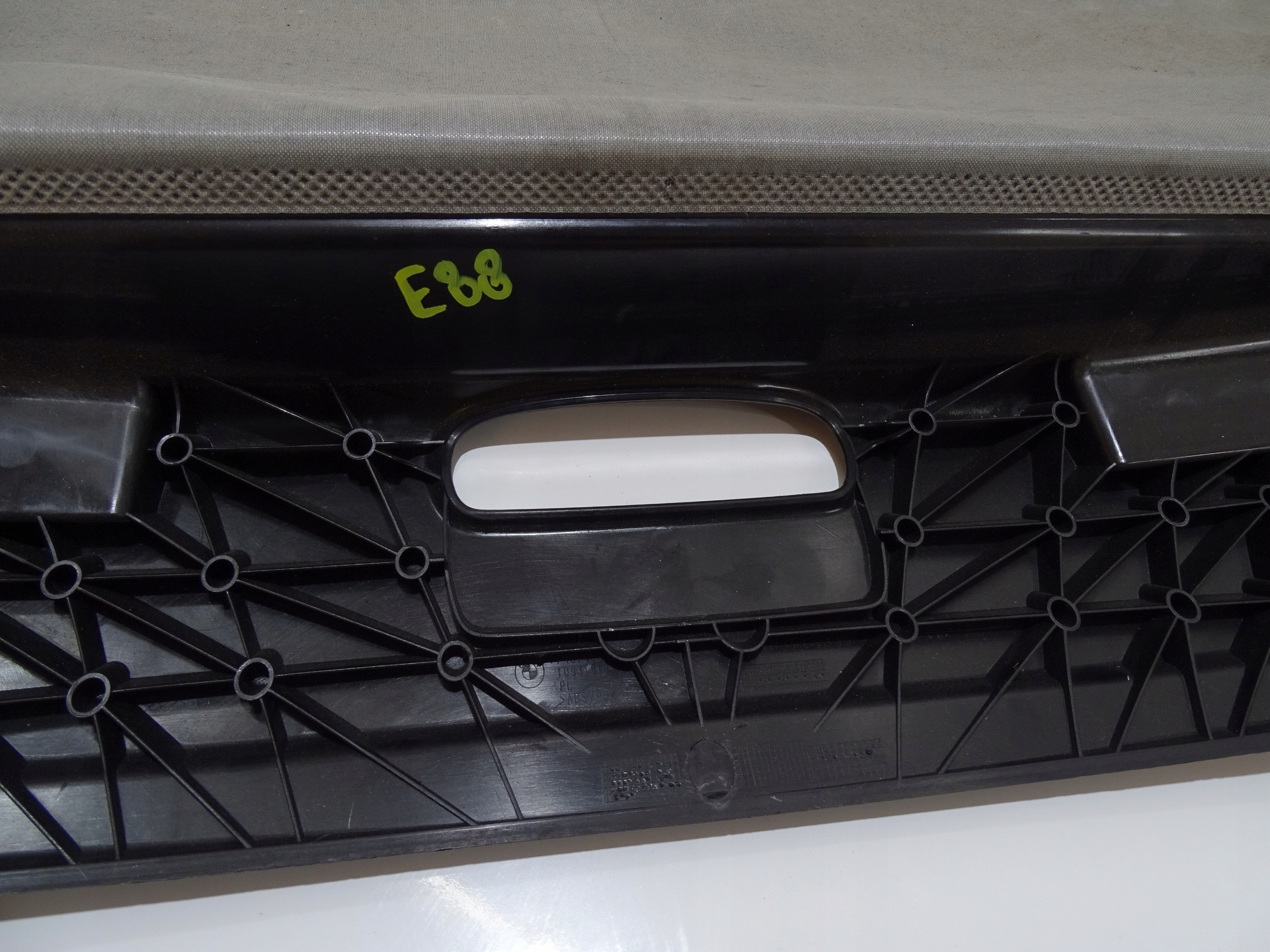 POJEMNIK für dach BMW E88 7181953 (20210642)