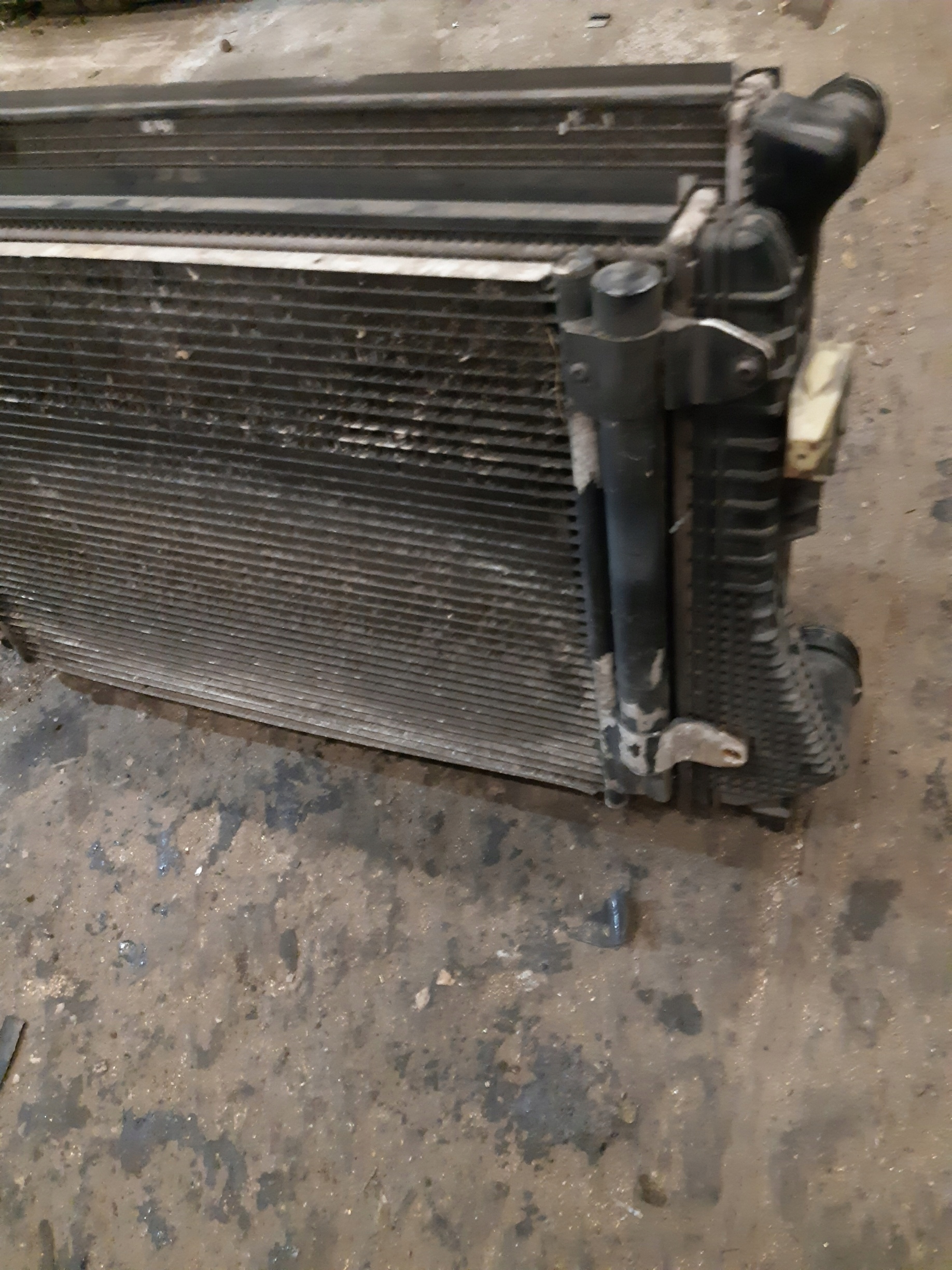 AUDI A3 8P 2.0 TDI chladiče vody ventilátor KOMPLET
