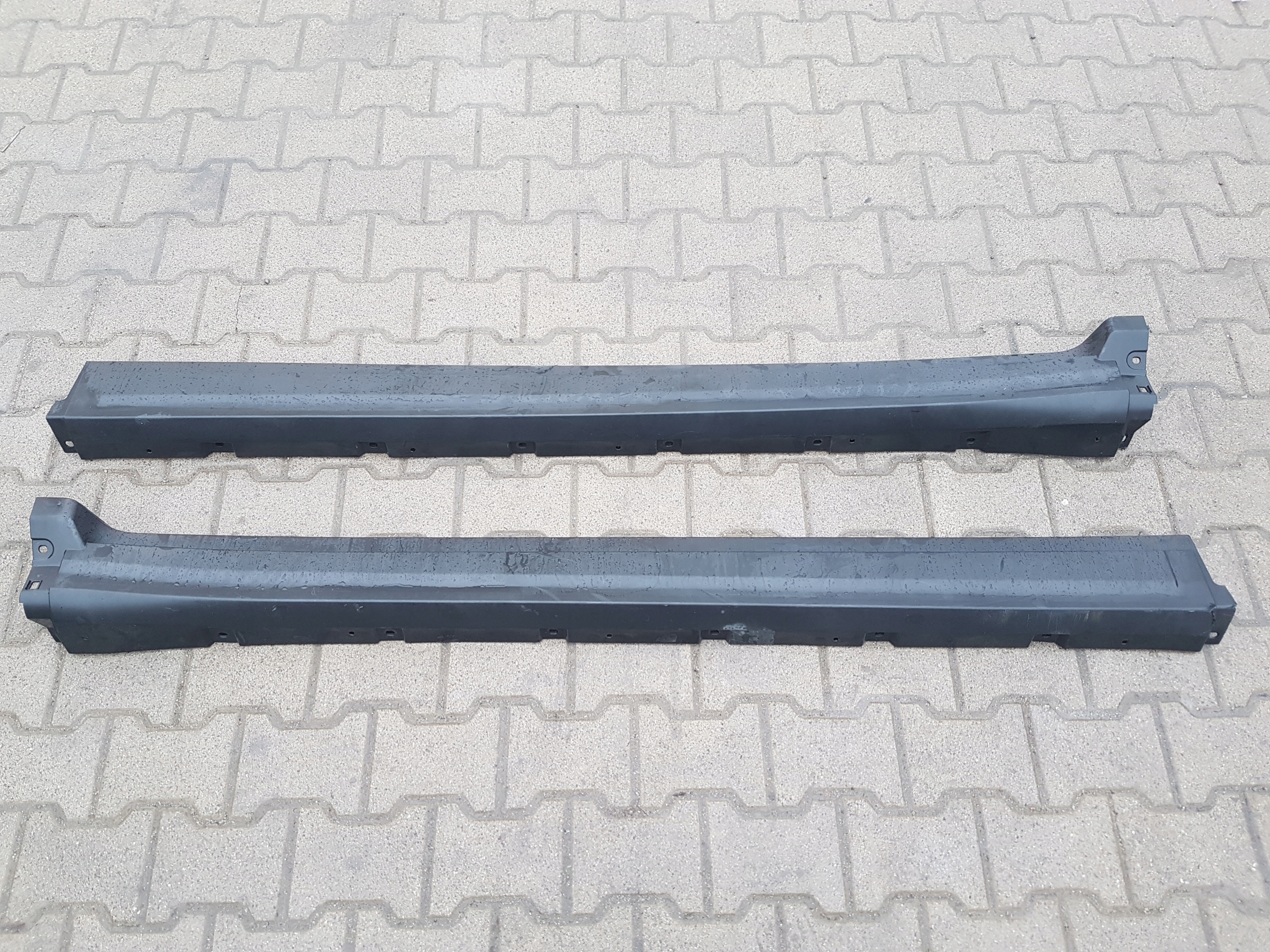 MASERATI LEVANTE moulding threshold left