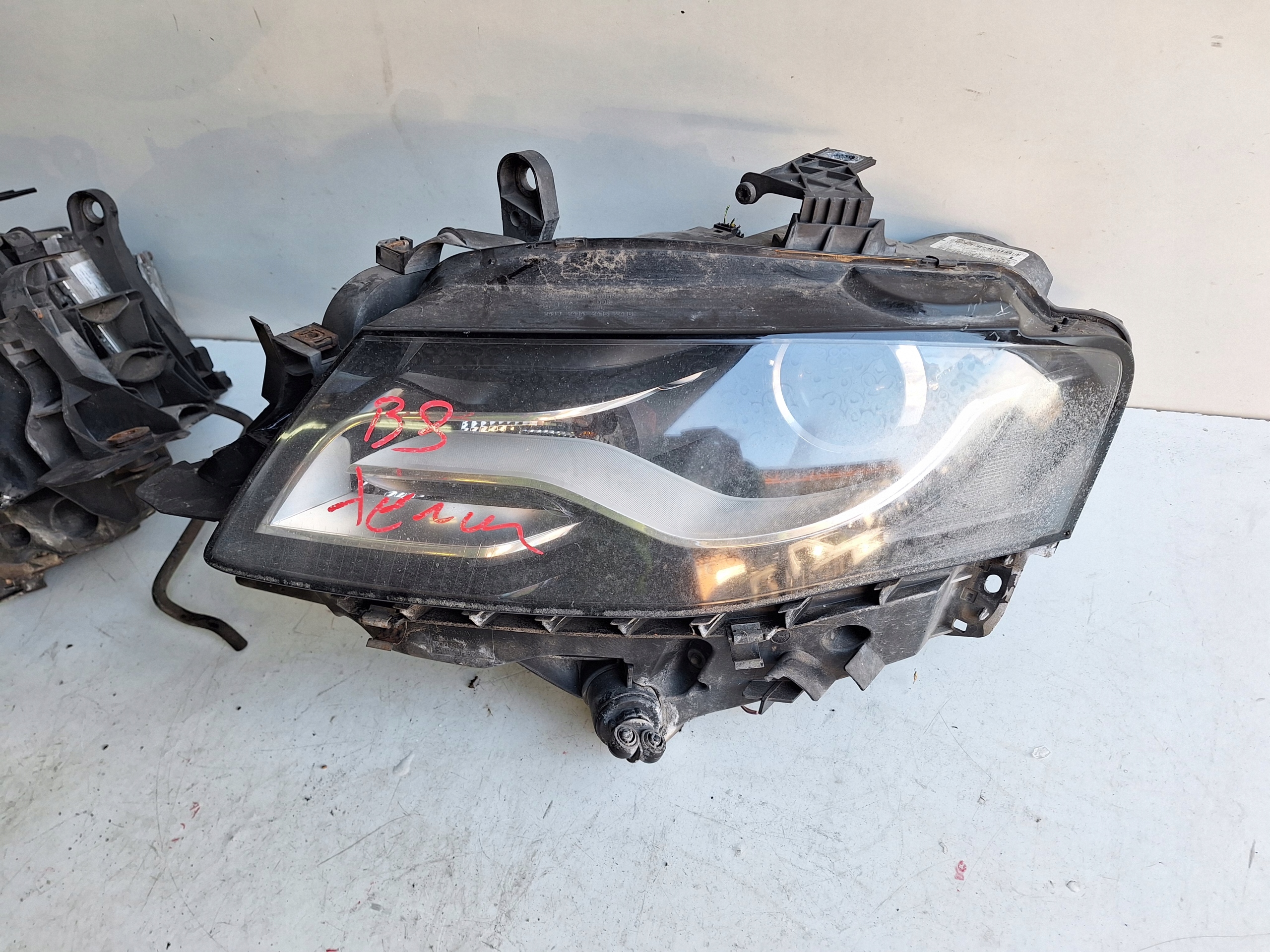 AUDI A4 B8 8K 08-11 light right XENON UK
