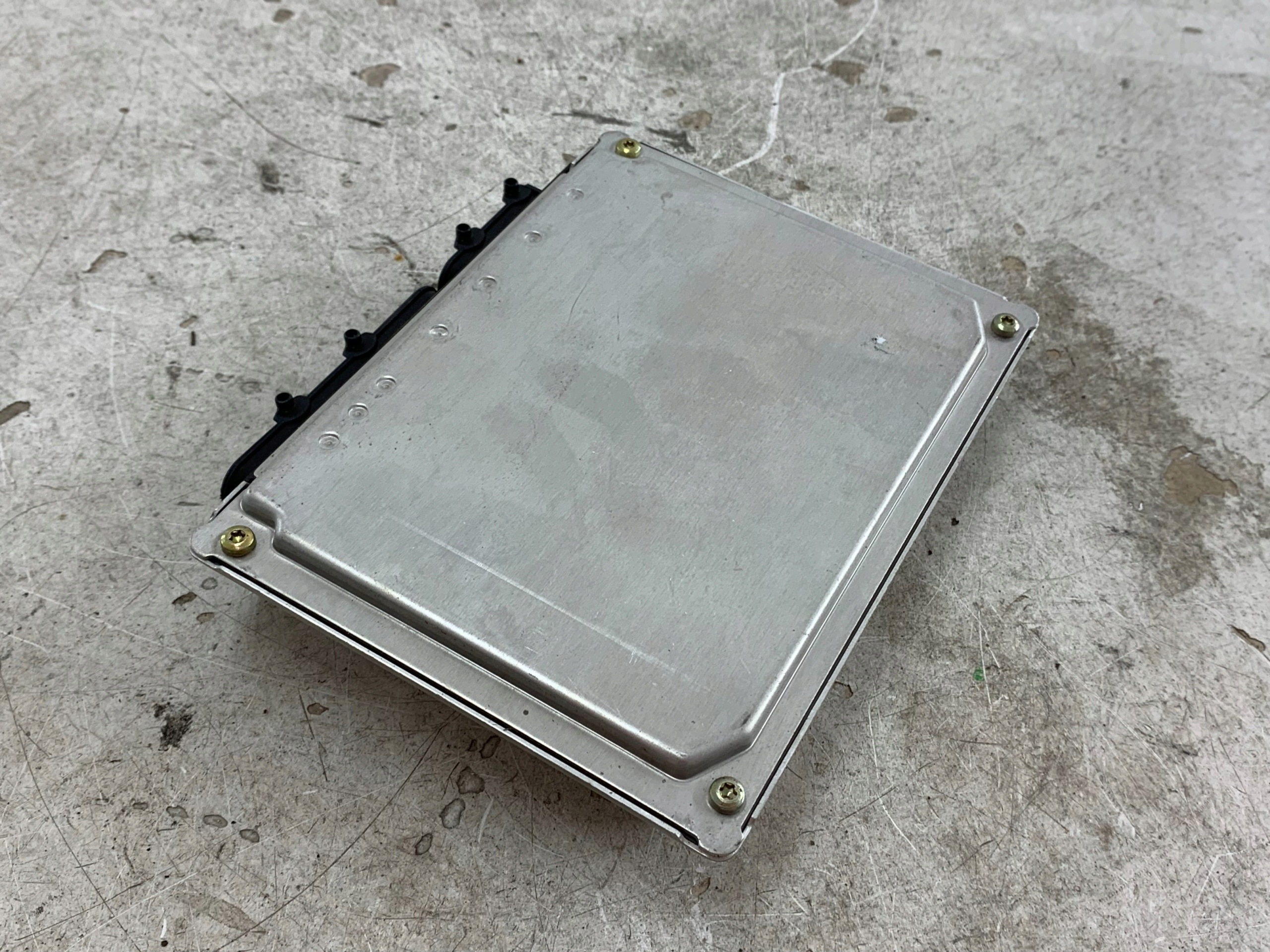unité de commande électronique uce moteur module ECU VOLKSWAGEN PASSAT B5 1.8 8D0907558F