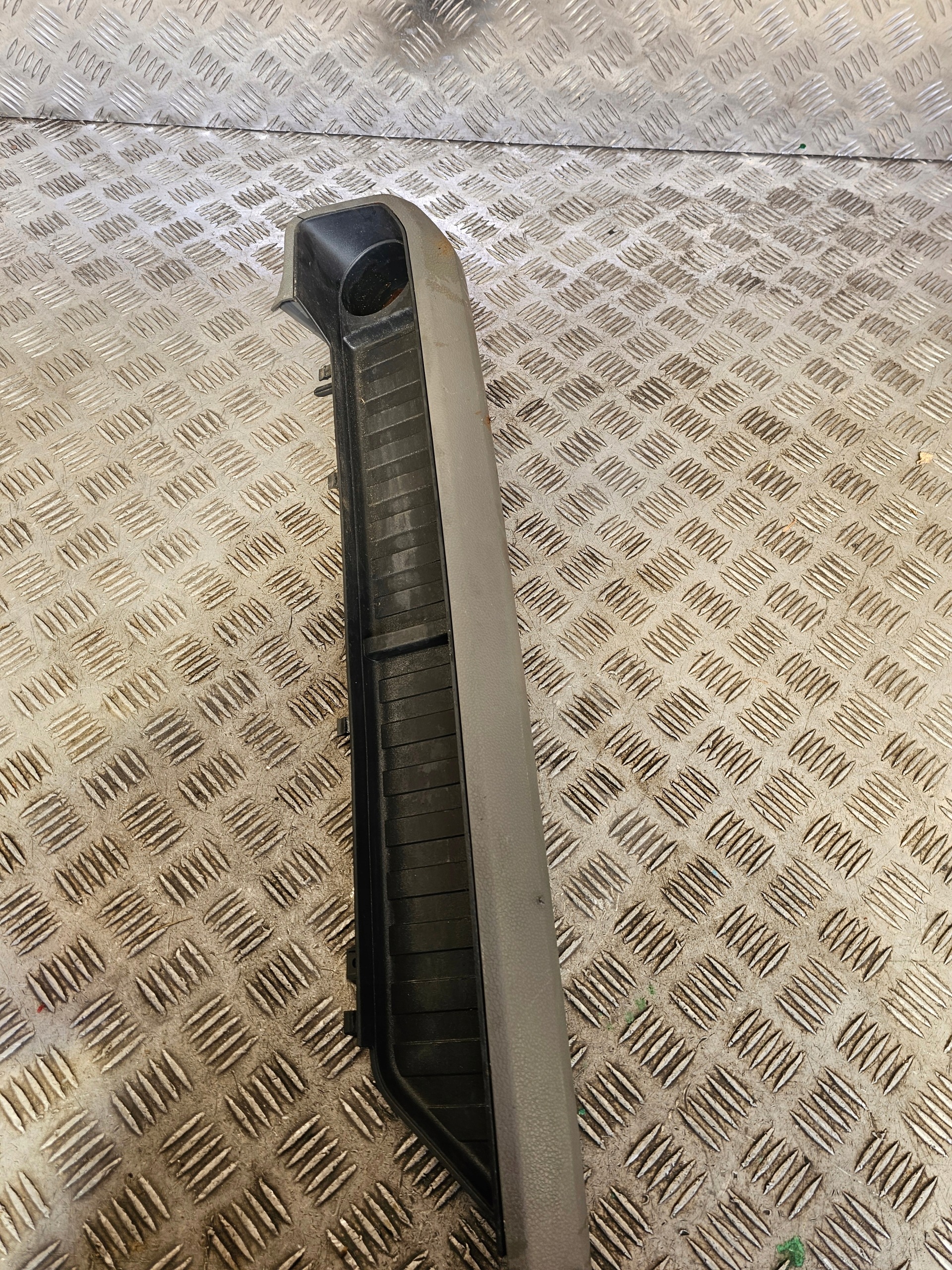 Volkswagen Crafter 2018 front bracket for kubek tunelu srodkowego
