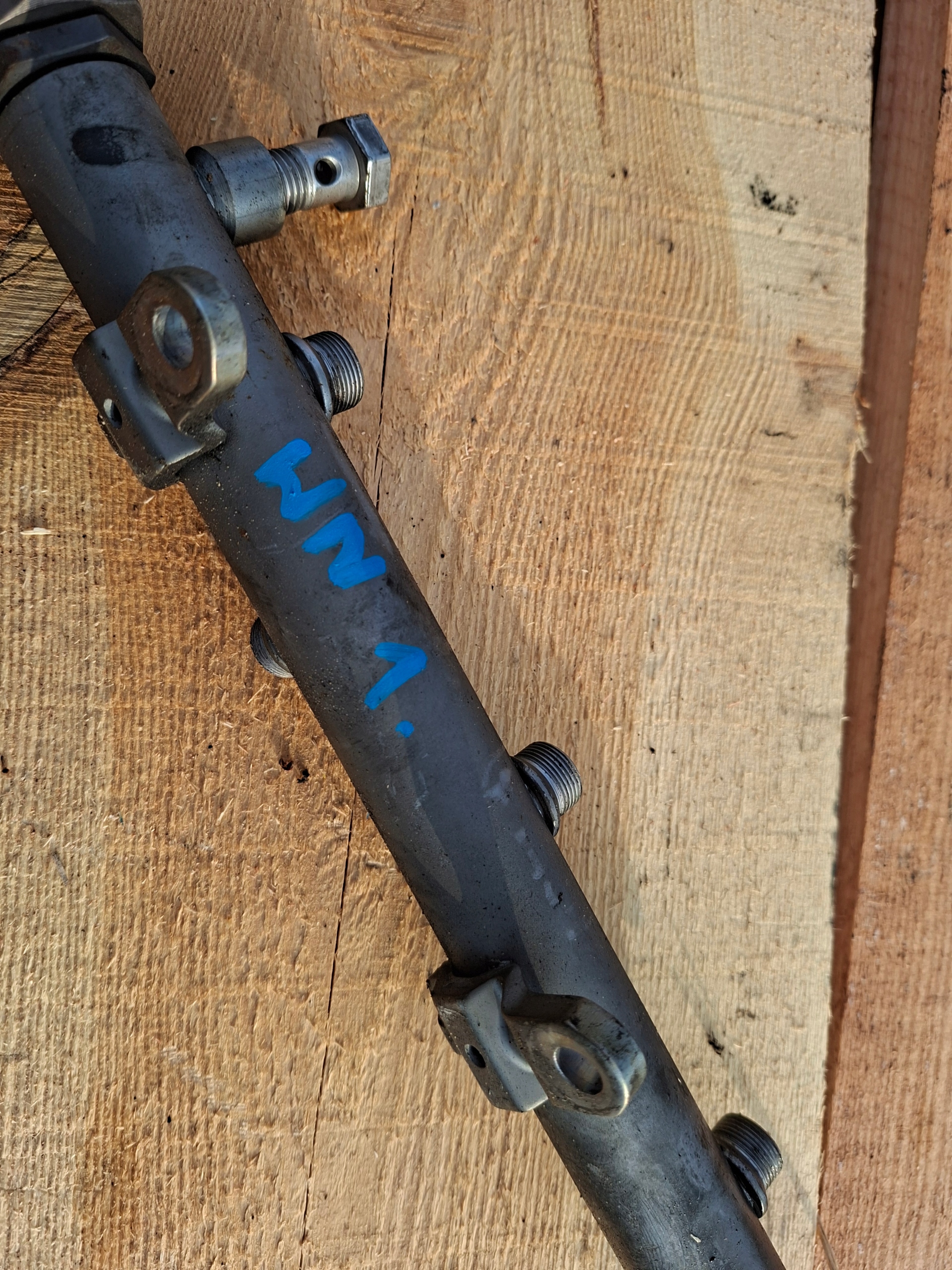 Rampe injection Pression Carburant AUDI 3.0 TDI 057130764F 0281002854