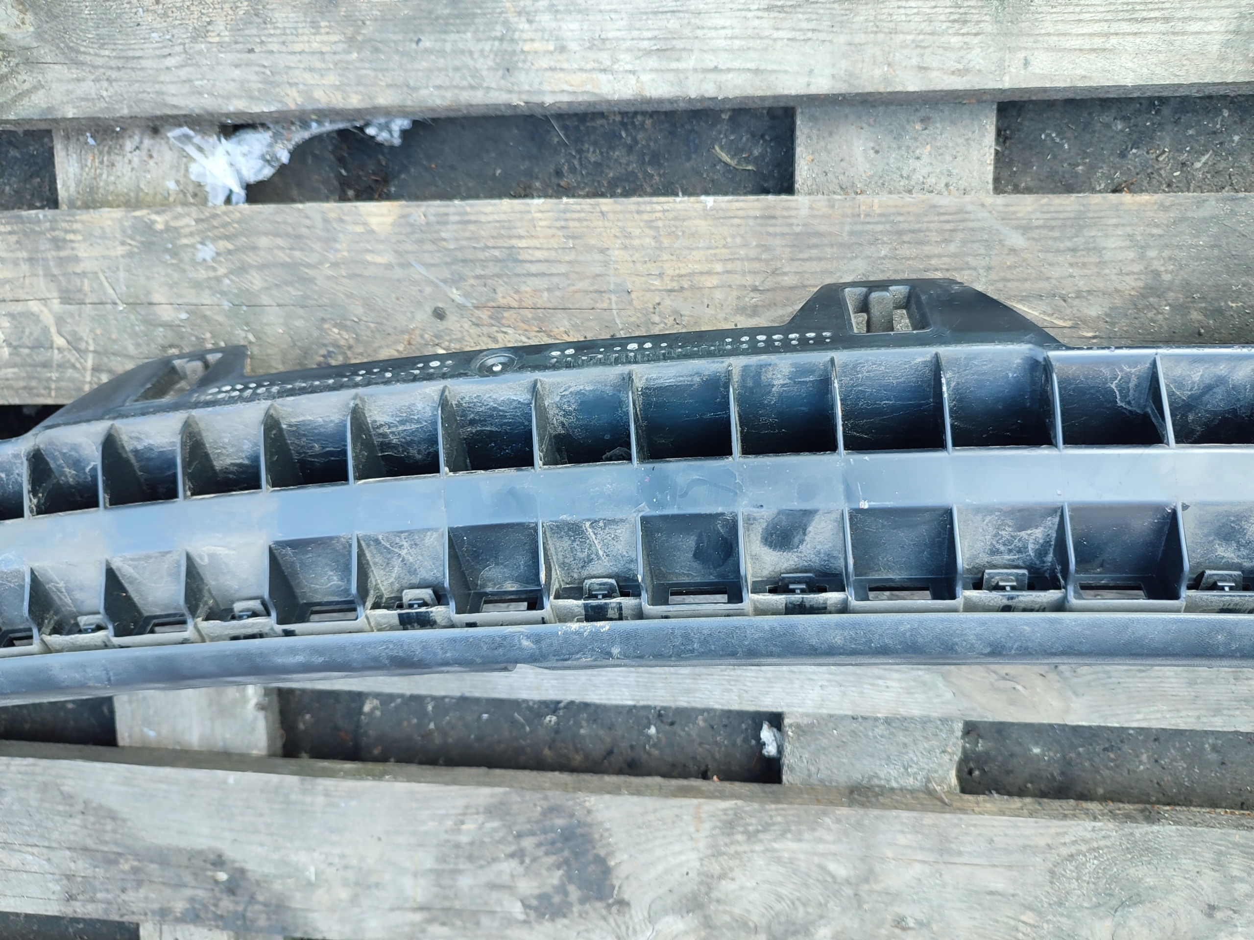 moulding below bumper AUDI A3 3D sider 8P3807421