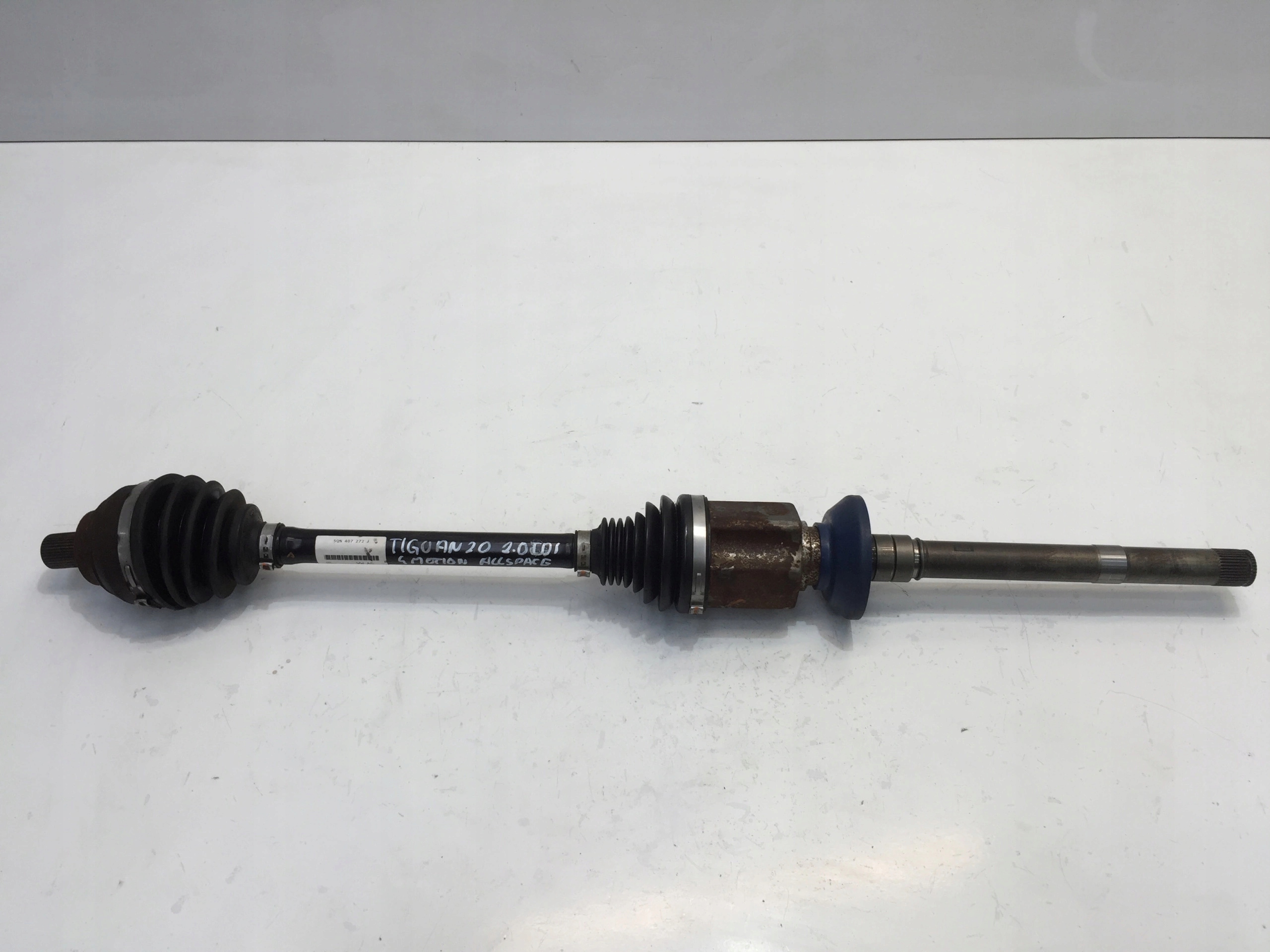 5QN407272J - VW TIGUAN II 5NA 2021 2.0 TDI 4x4 піввісь правий передній