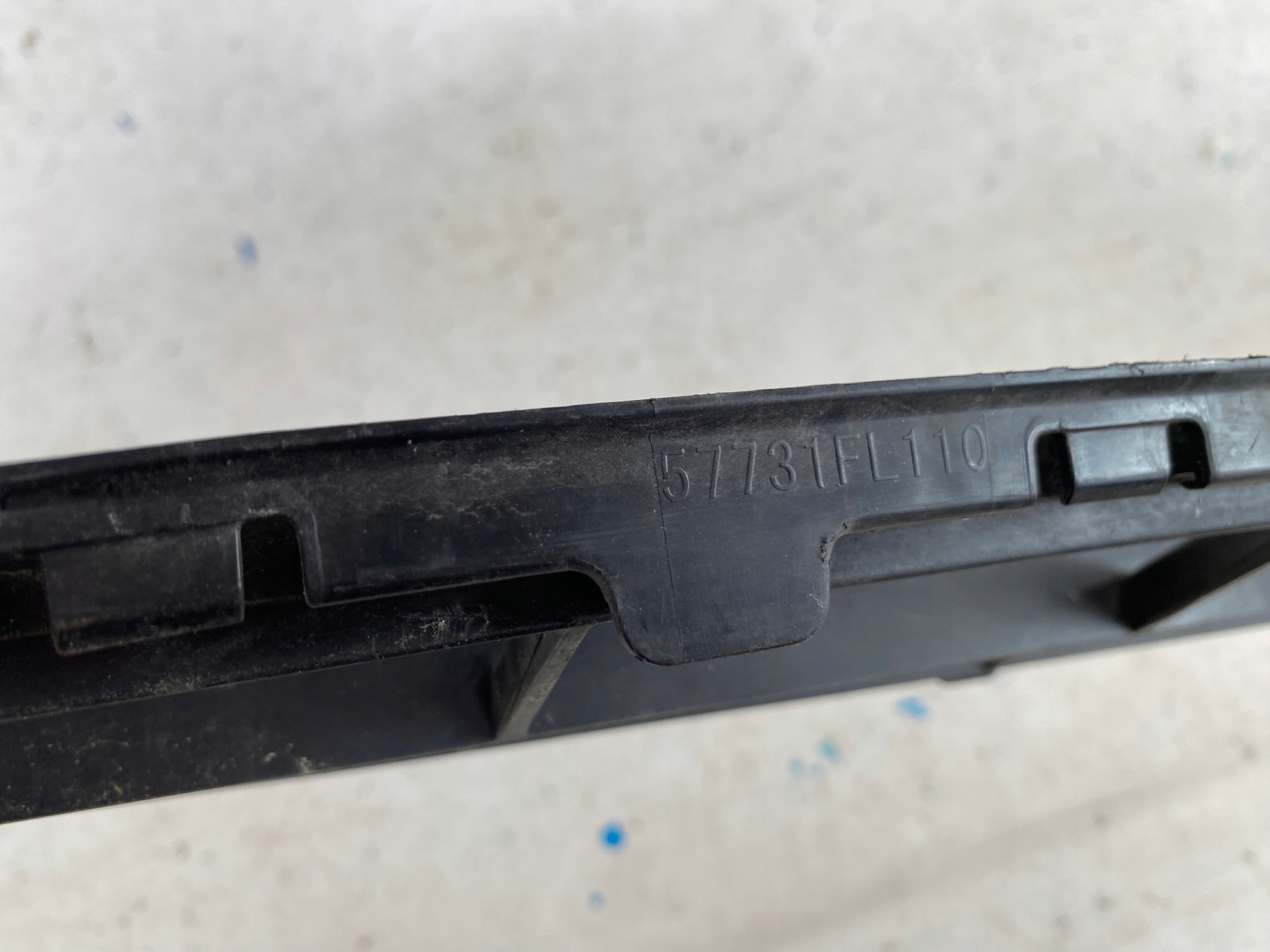 SUBARU XV 17- grid central of a bumper front 57731FL110