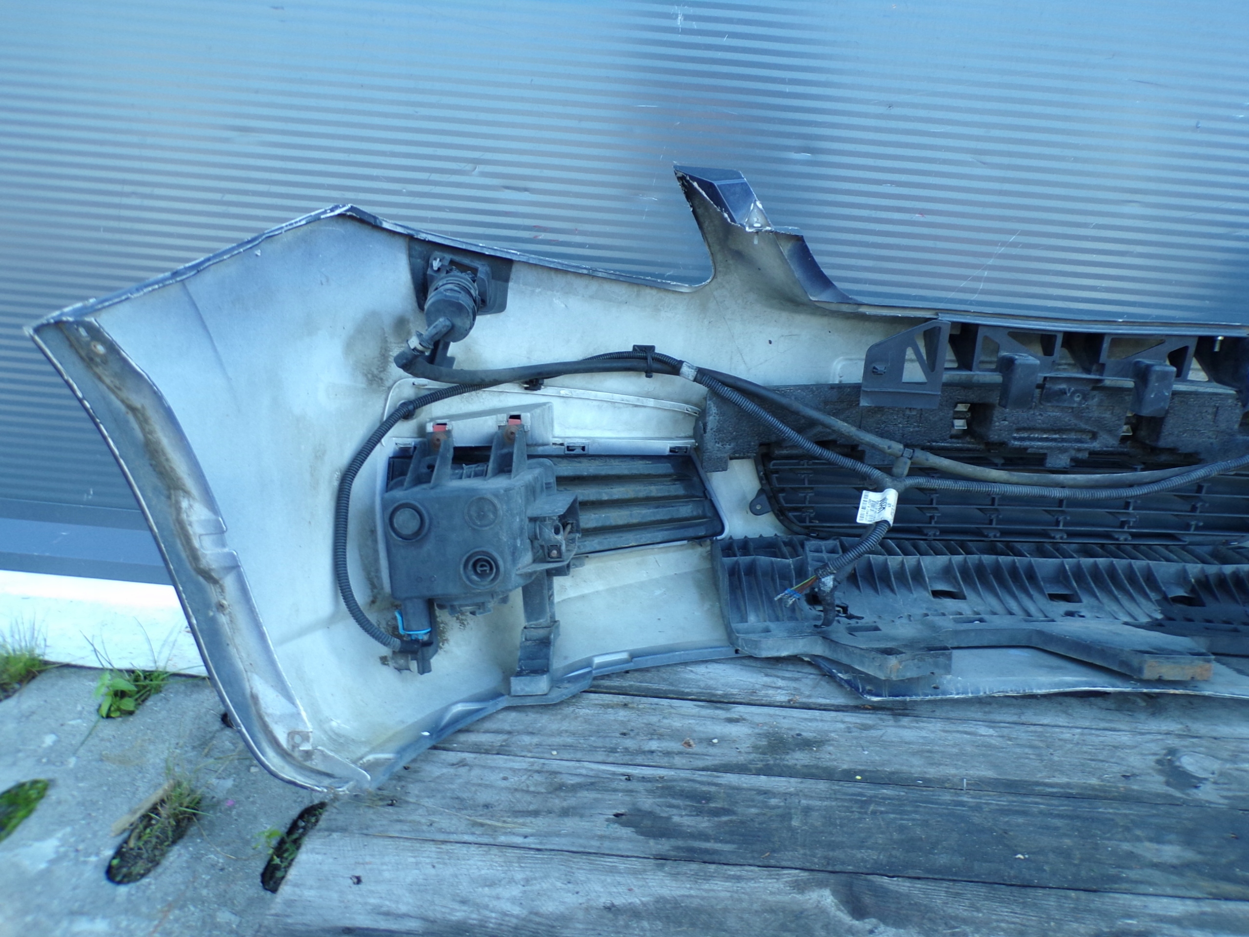 front bumper front OPEL ZAFIRA B washers (1)