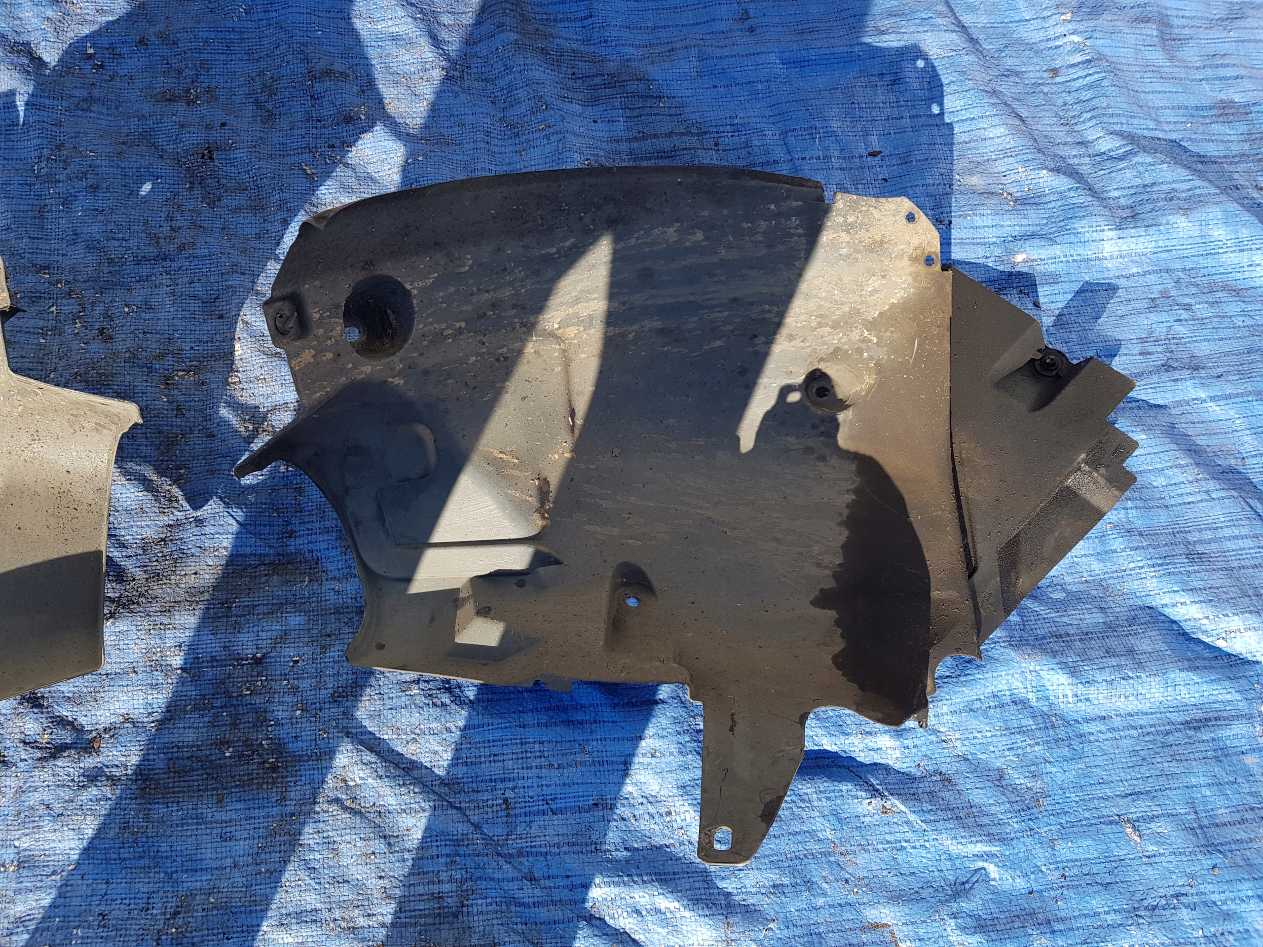 complete mudguard left front MERCEDES W204 2046984530 2046904730