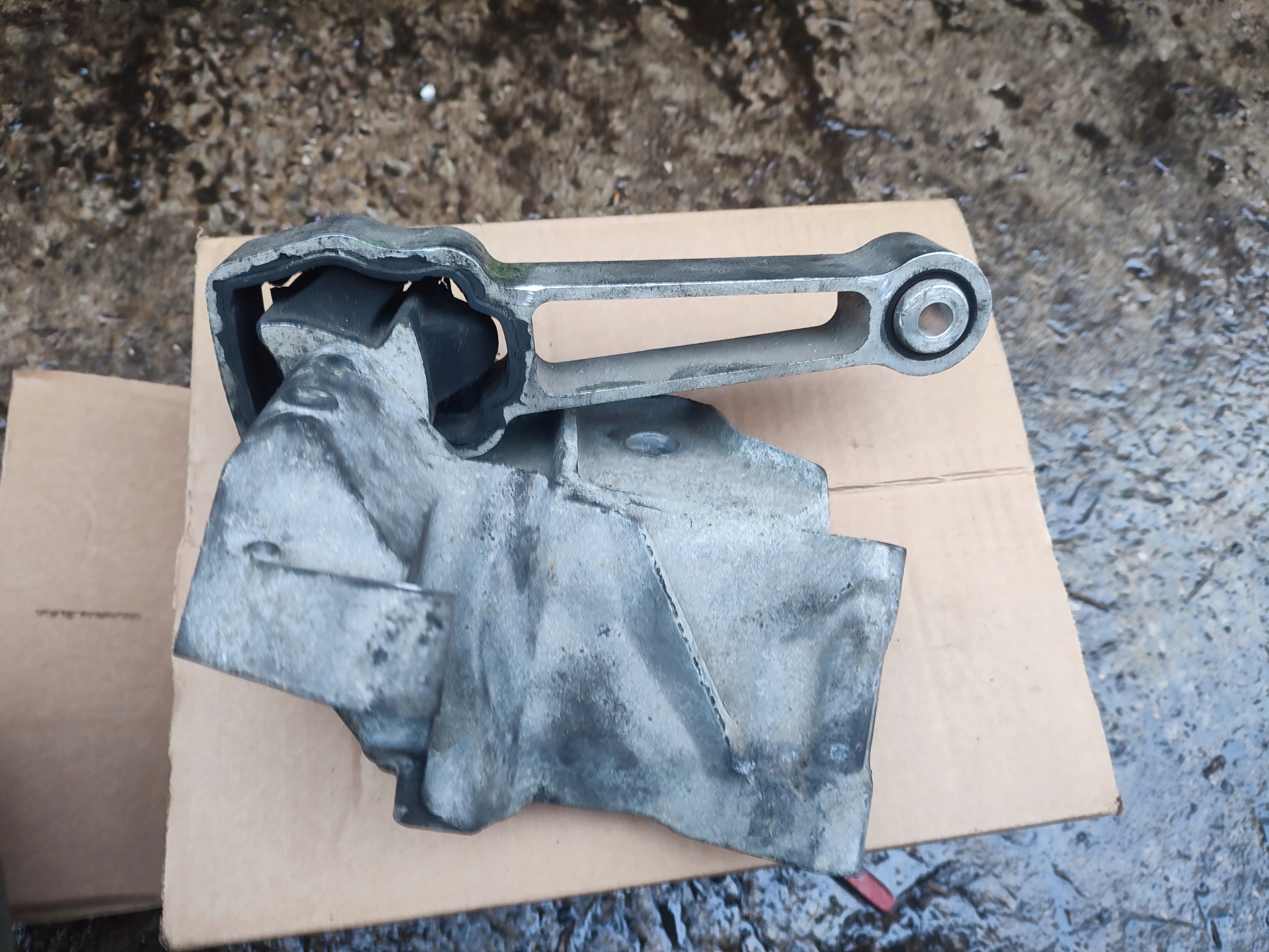 engine supporting mount Volvo S60