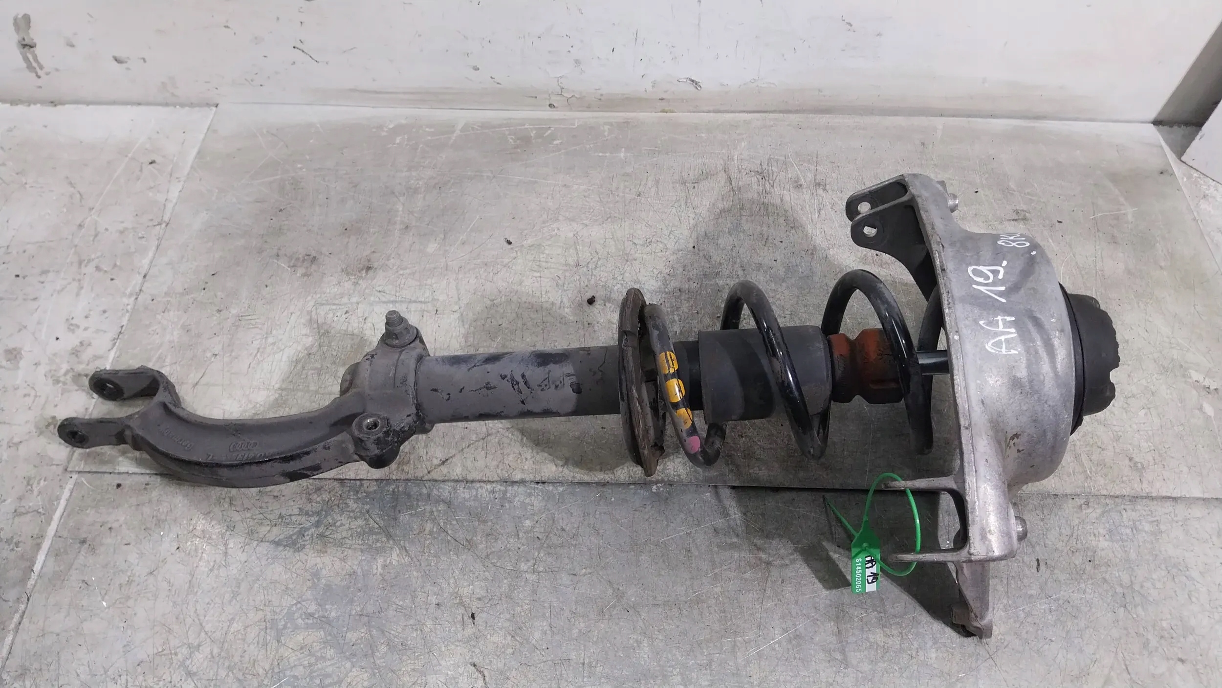shock absorber front right 8T0413031AF AUDI A4 B8 LIFT 2.0 TDI