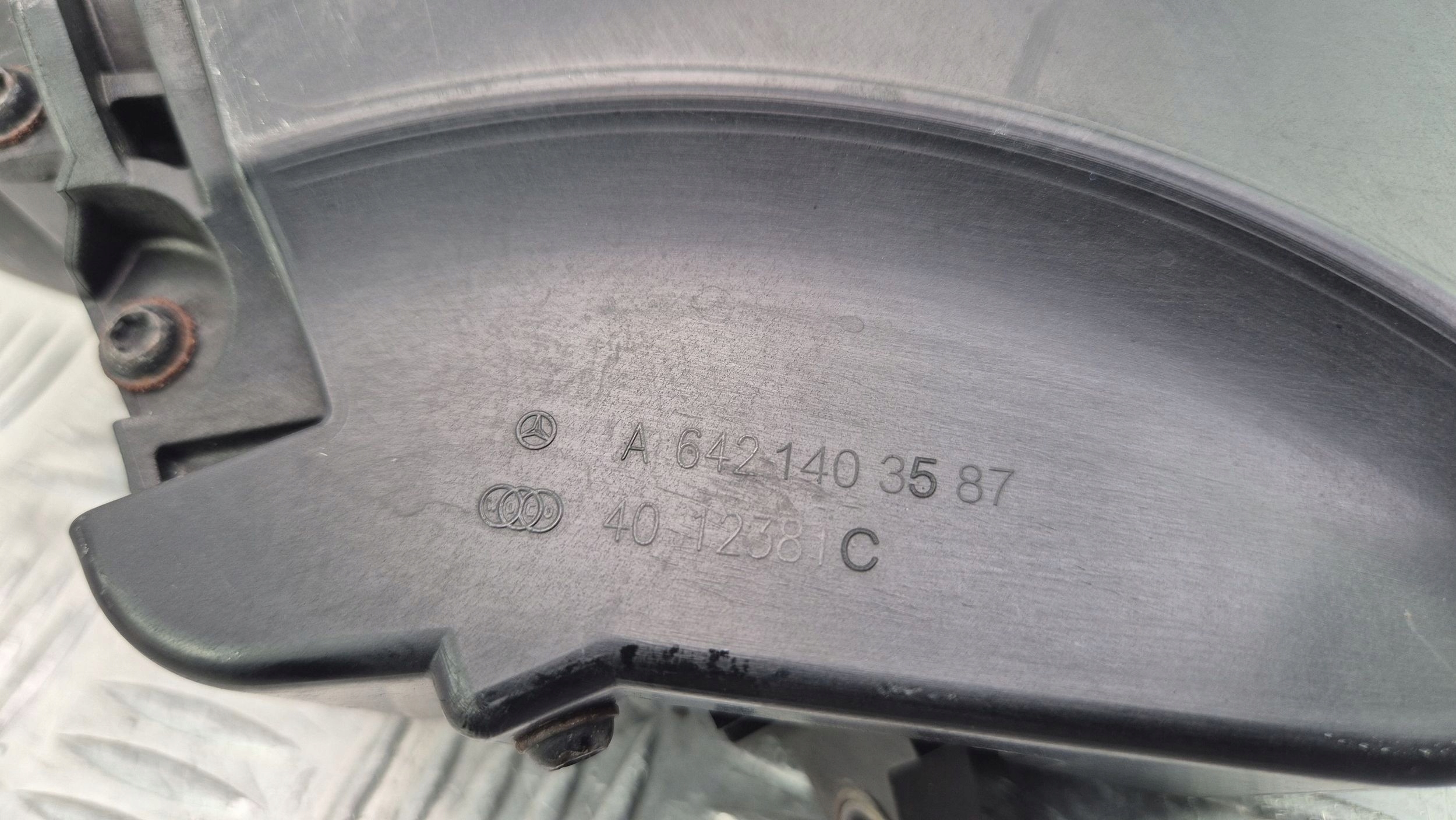 Mercedes E300 CDI W212 hadice intercoolera A6421403487 OM642