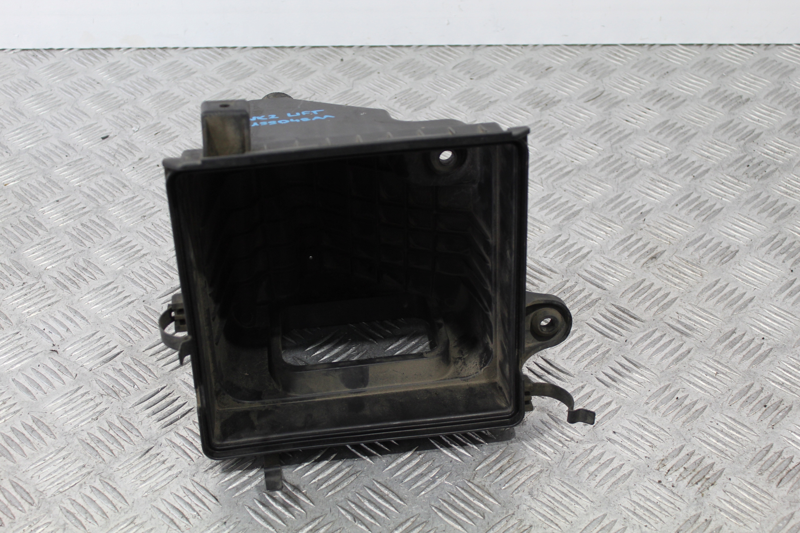 intake air JEEP GRAND CHEROKEE WK2 68199048AA