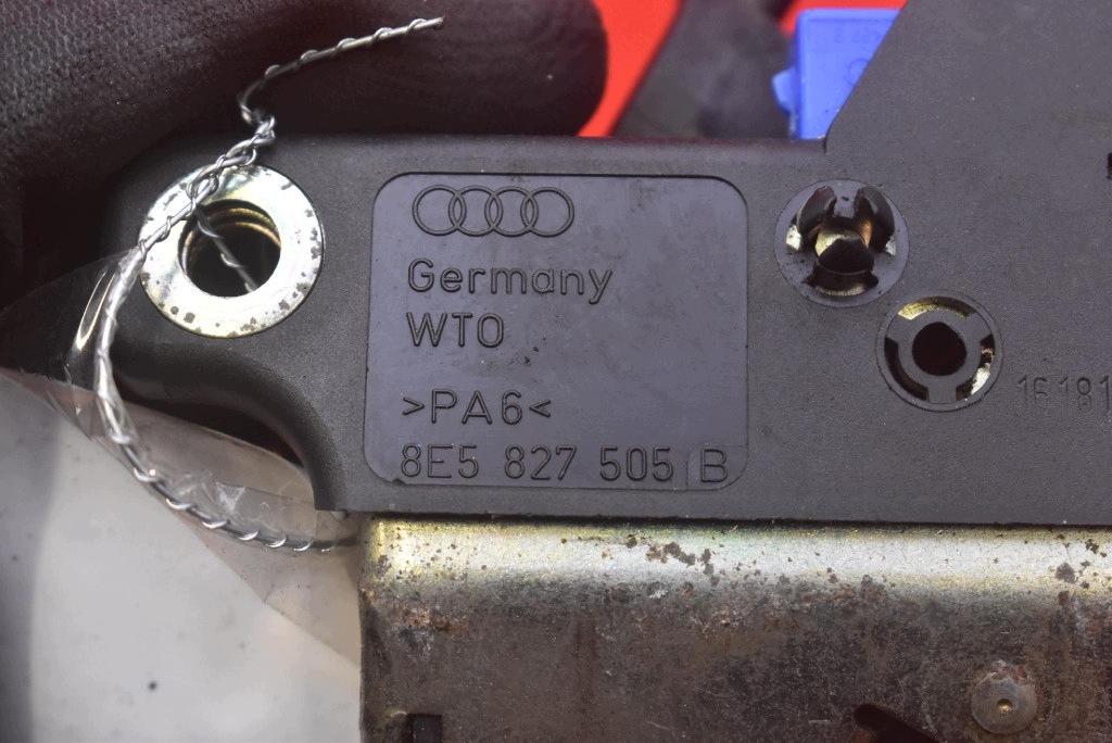 lock bonnet rear part boot 8E5827505B AUDI A4 B6 sedan 00-05