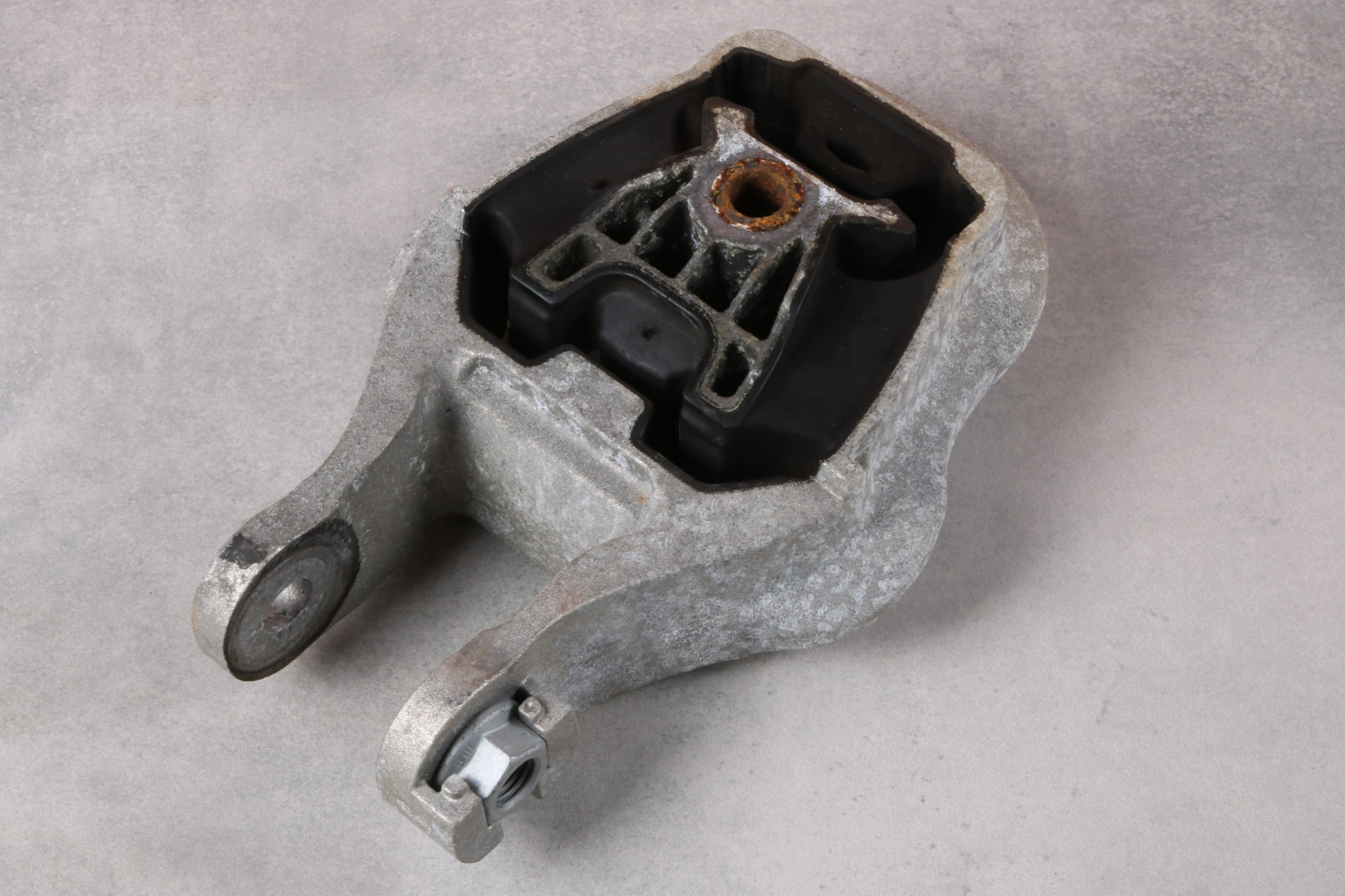 BMW 2' U06 ACTIVE TOURER 223i B48N bearing engine mount 9423384 4217 km !!!