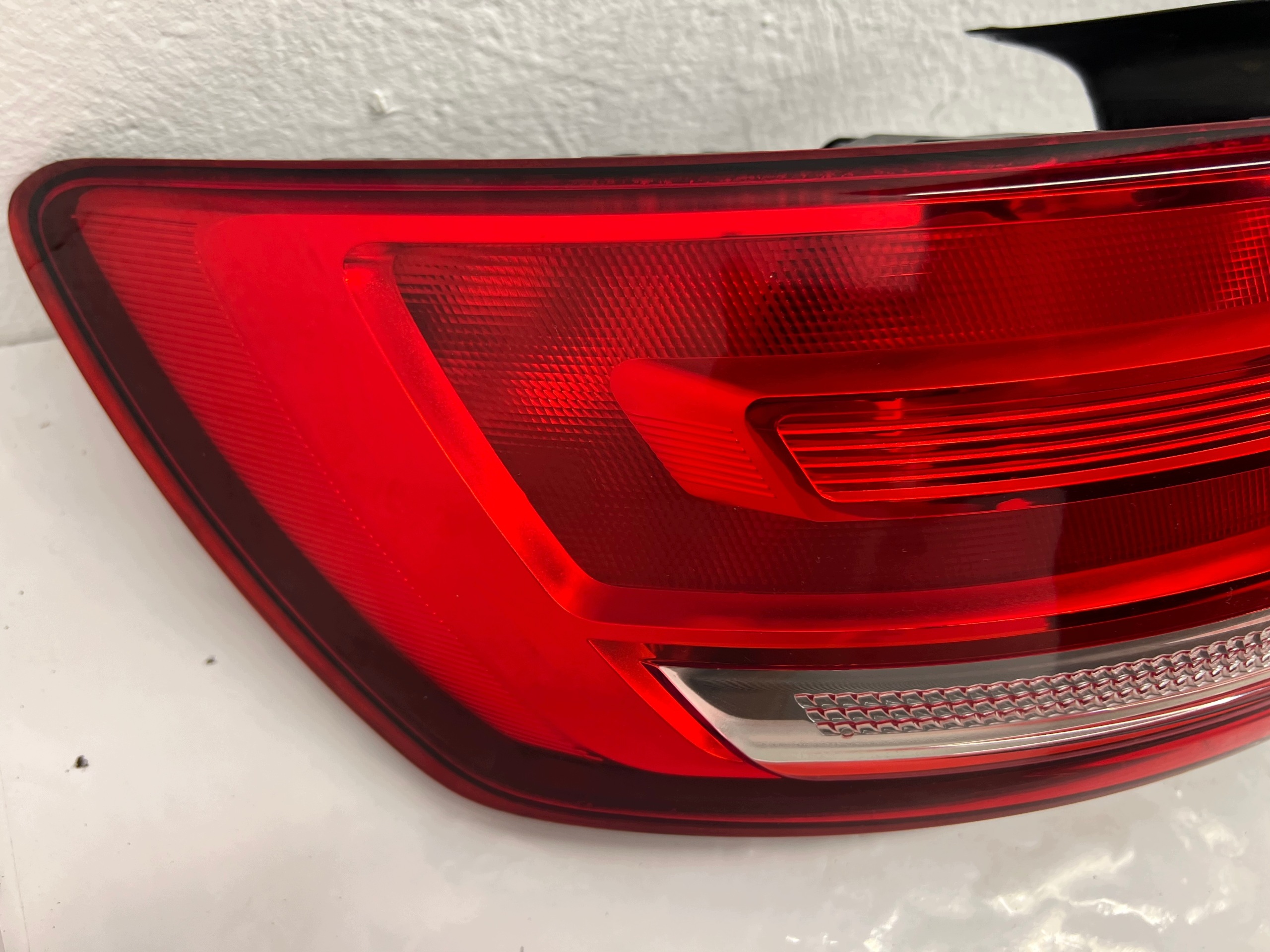 AUDI A4 B9 AVANT KOMBI light rear part left right KOMPLET EUROPA nice