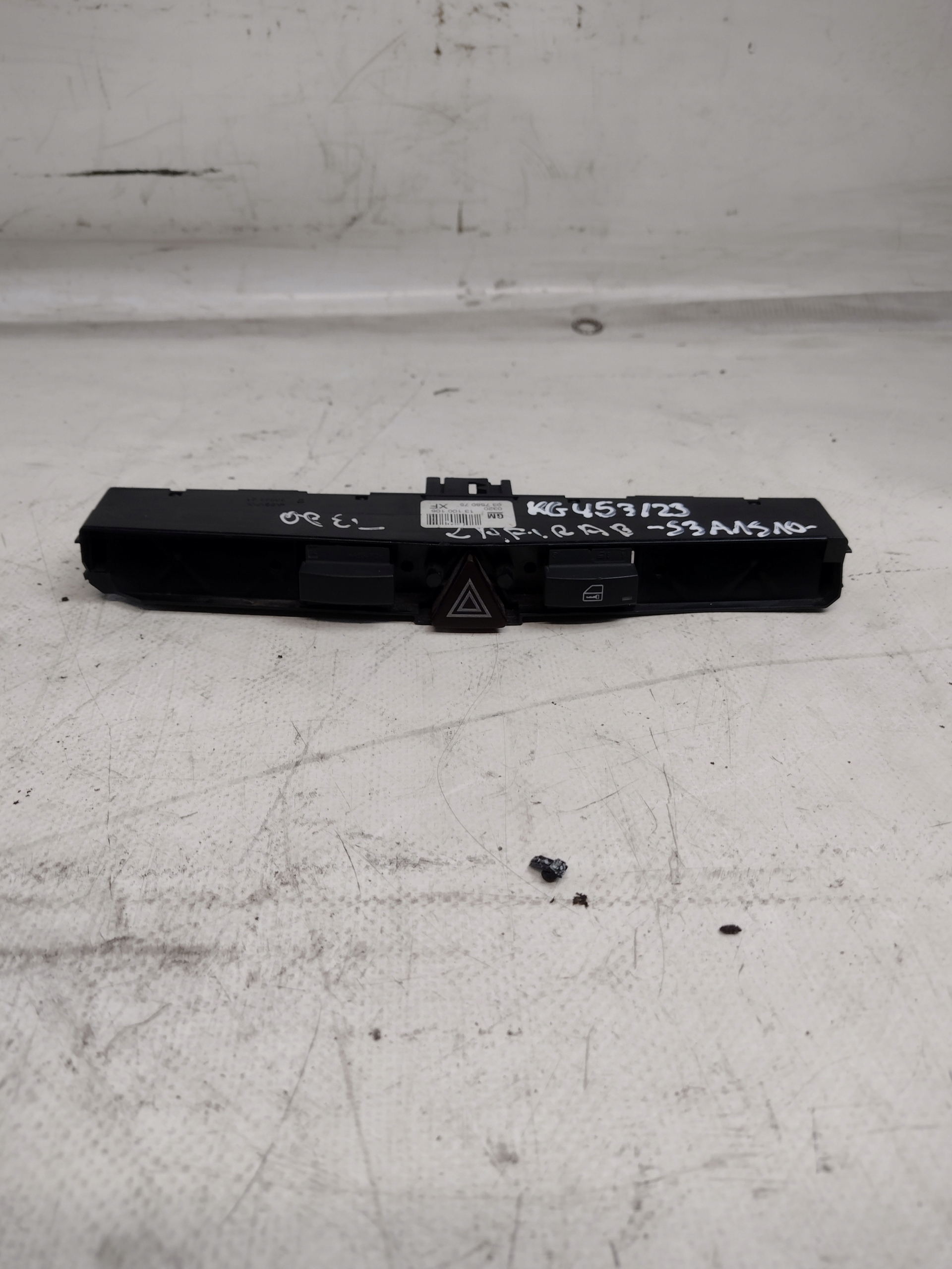 lichtschalter des warnblickschalters Opel Zafira B 13100105