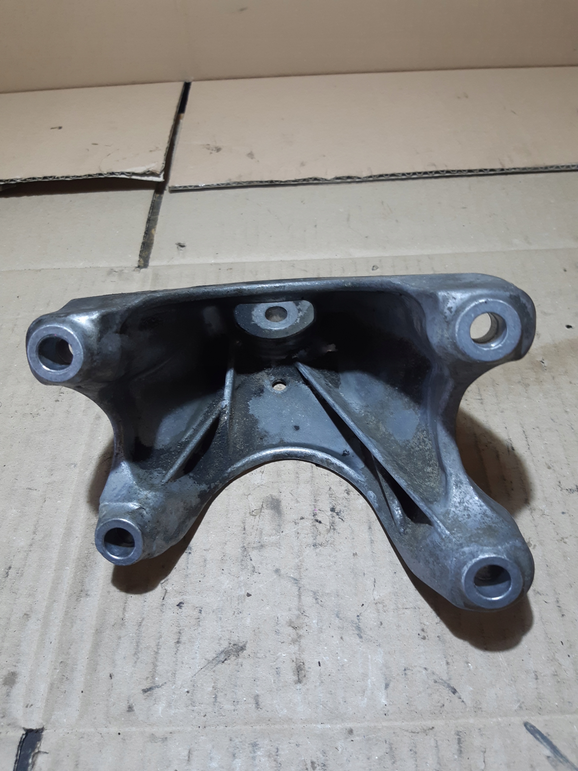 AUDI Q7 4L 3.0 TFSI holder left engine mount left 7L8199307H