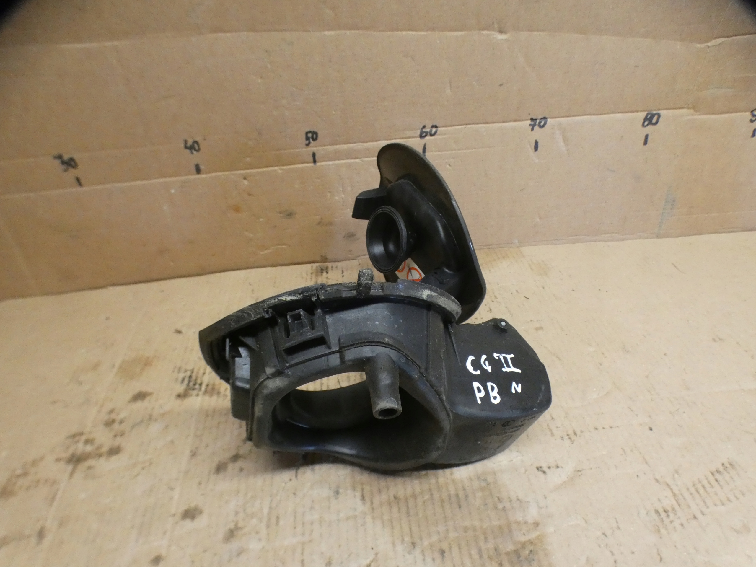 CITROEN C4 II B7 Volet trappe carburant Carburant Essence