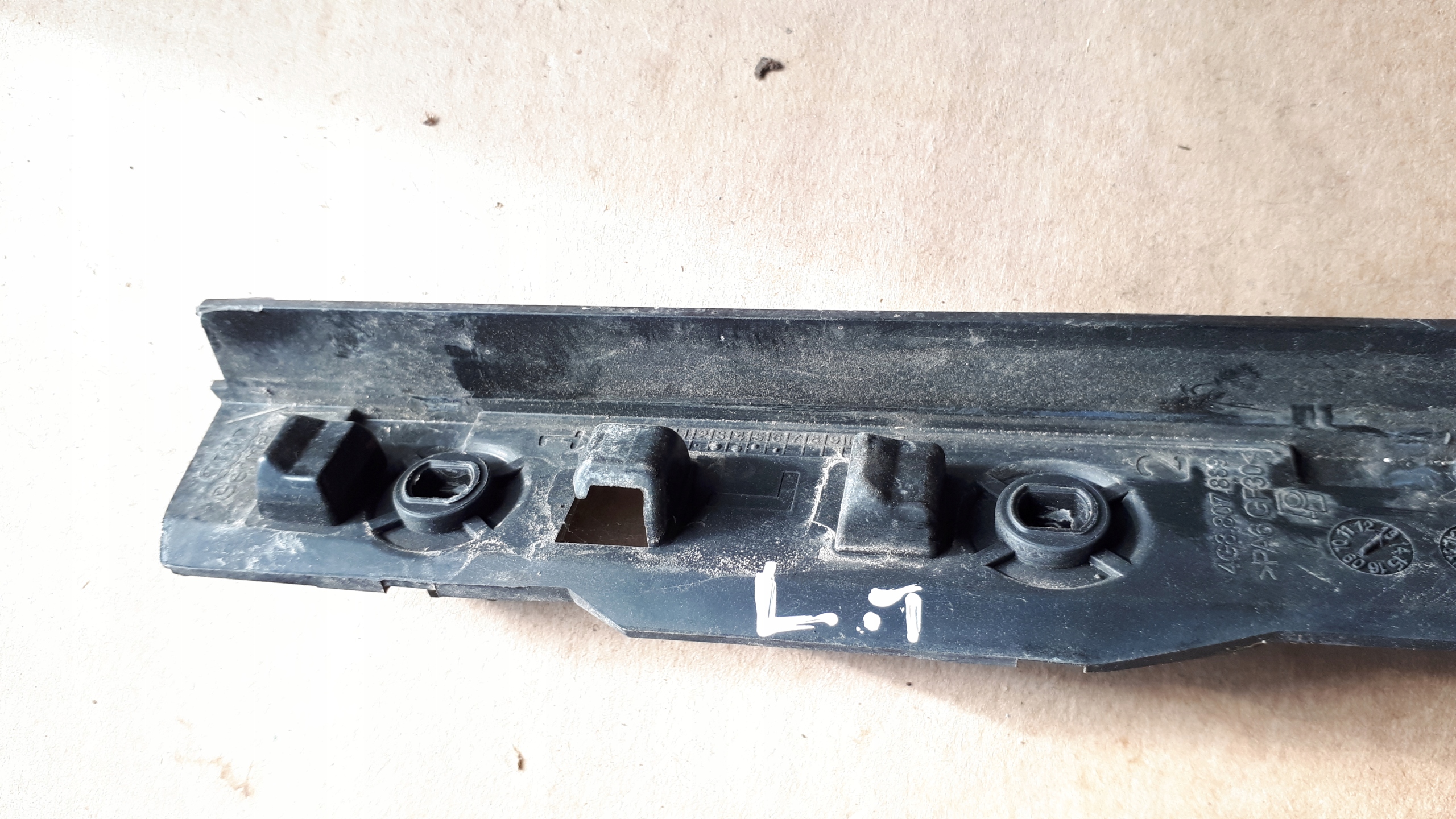 A7 4G S7 bumper bracket left rear part 4G8807889