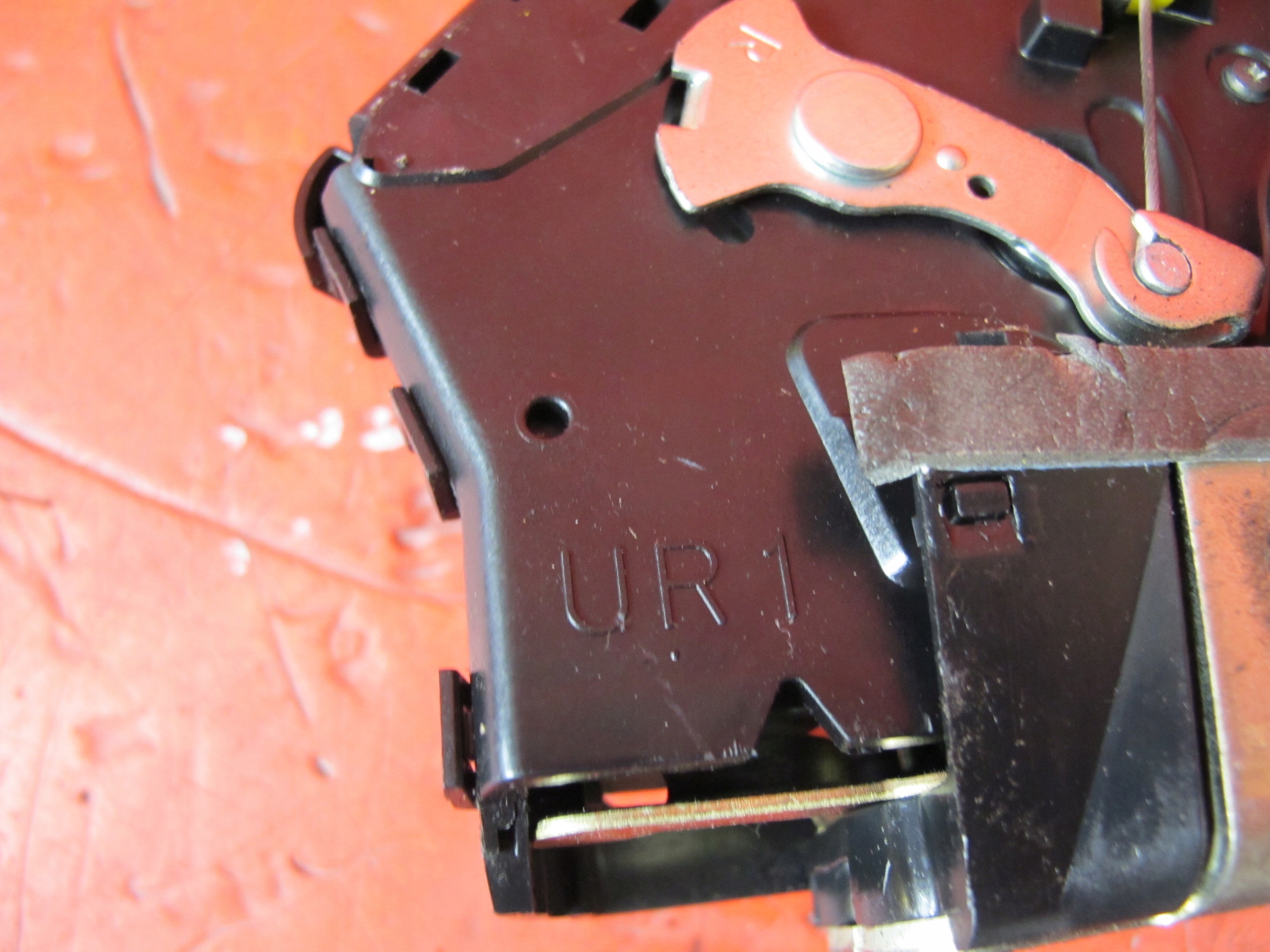 COROLLA VERSO II lock door right front 2 PIN EU