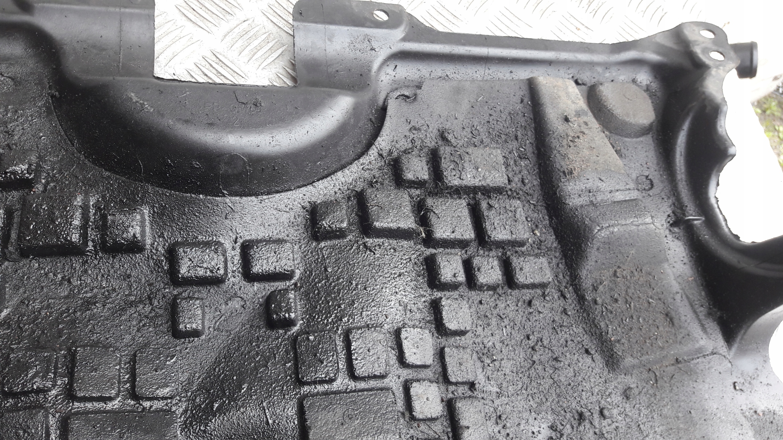 MERCEDES W204 3.0 CDI motor cover lower