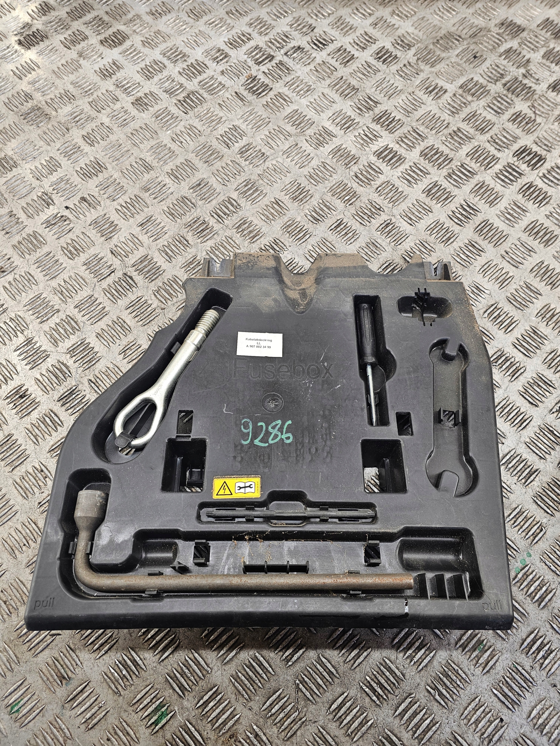 passenger compartment bracket for running board NARZEDZI MERCEDES SPRINTER W910 W907 18-25R