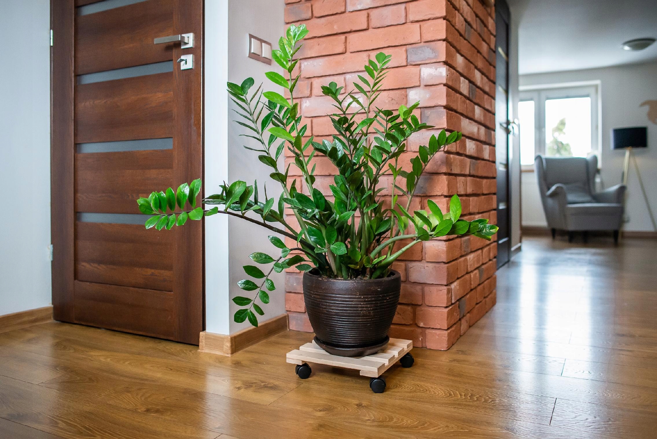 PODEST PODSTAWKA DREWNIANA POD KWIATEK DONICĘ DONICZKĘ NA KÓŁKACH SOLIDNA Długość 30 cm