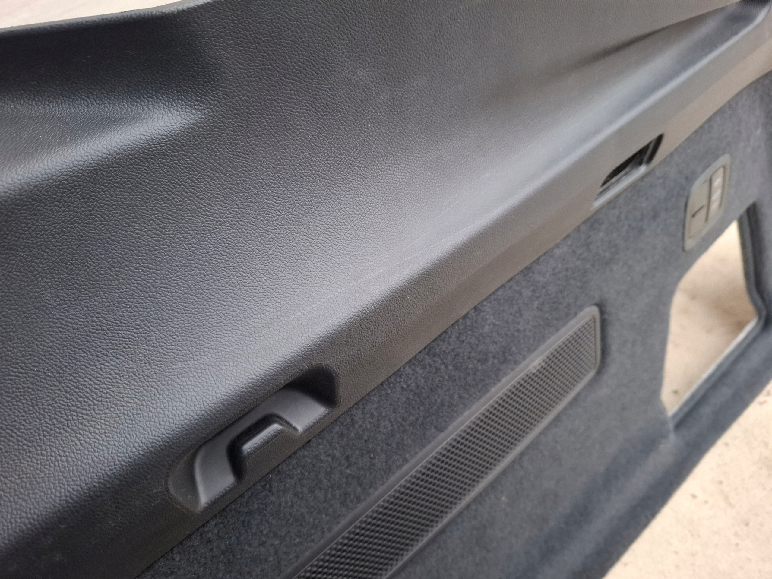 PORSCHE CAYENNE III 19r 9Y boot upholstery right 9Y0867038G