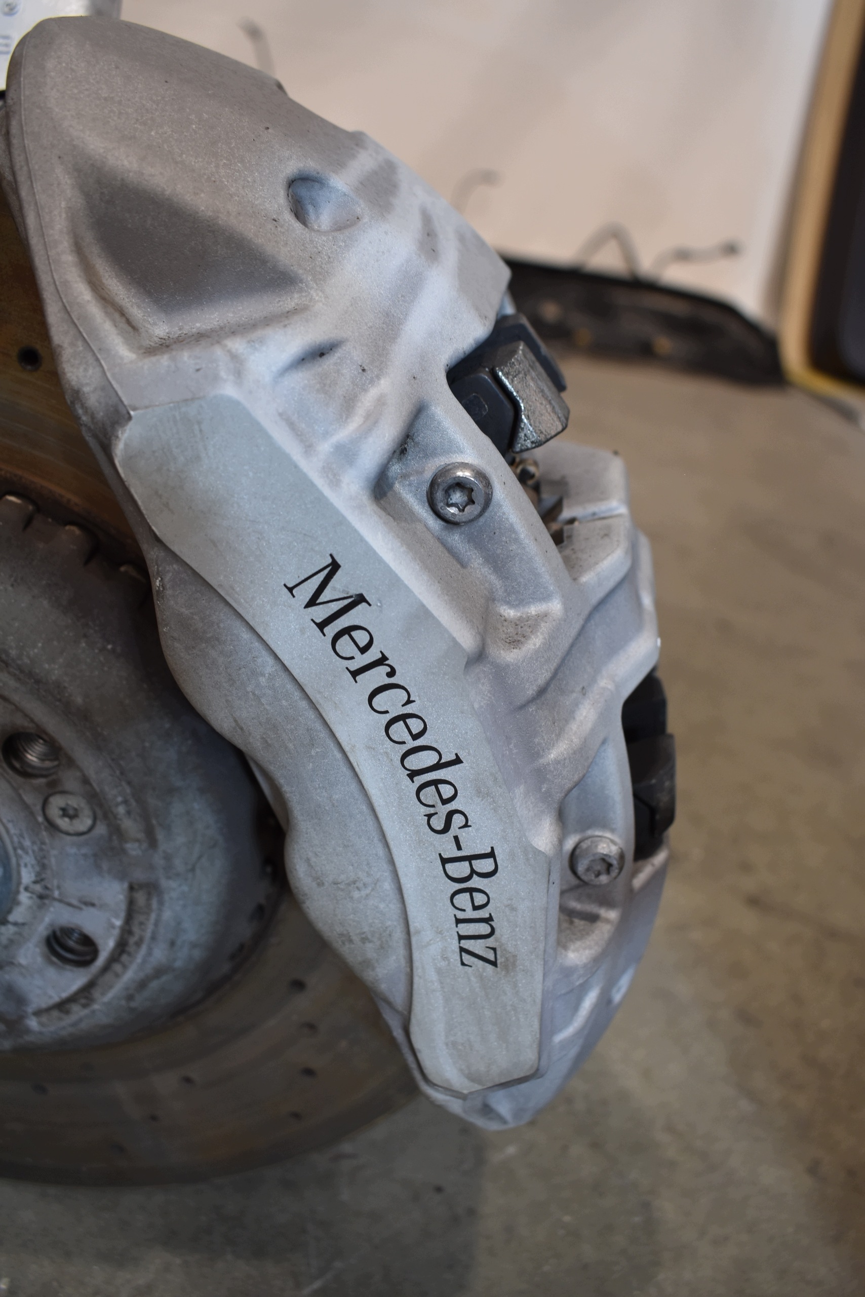 IDEALNE sususpension front front left MERCEDES W214 4MATIC A2143320300