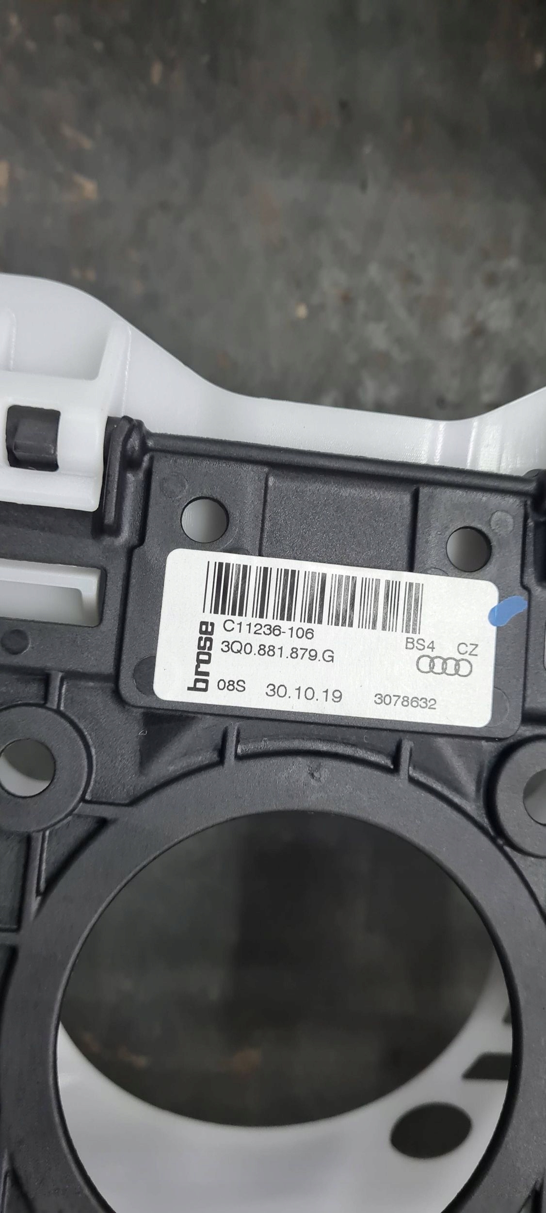 A4 B9 8W support OPARCJE seat right front 8W0881046AT A5 8W