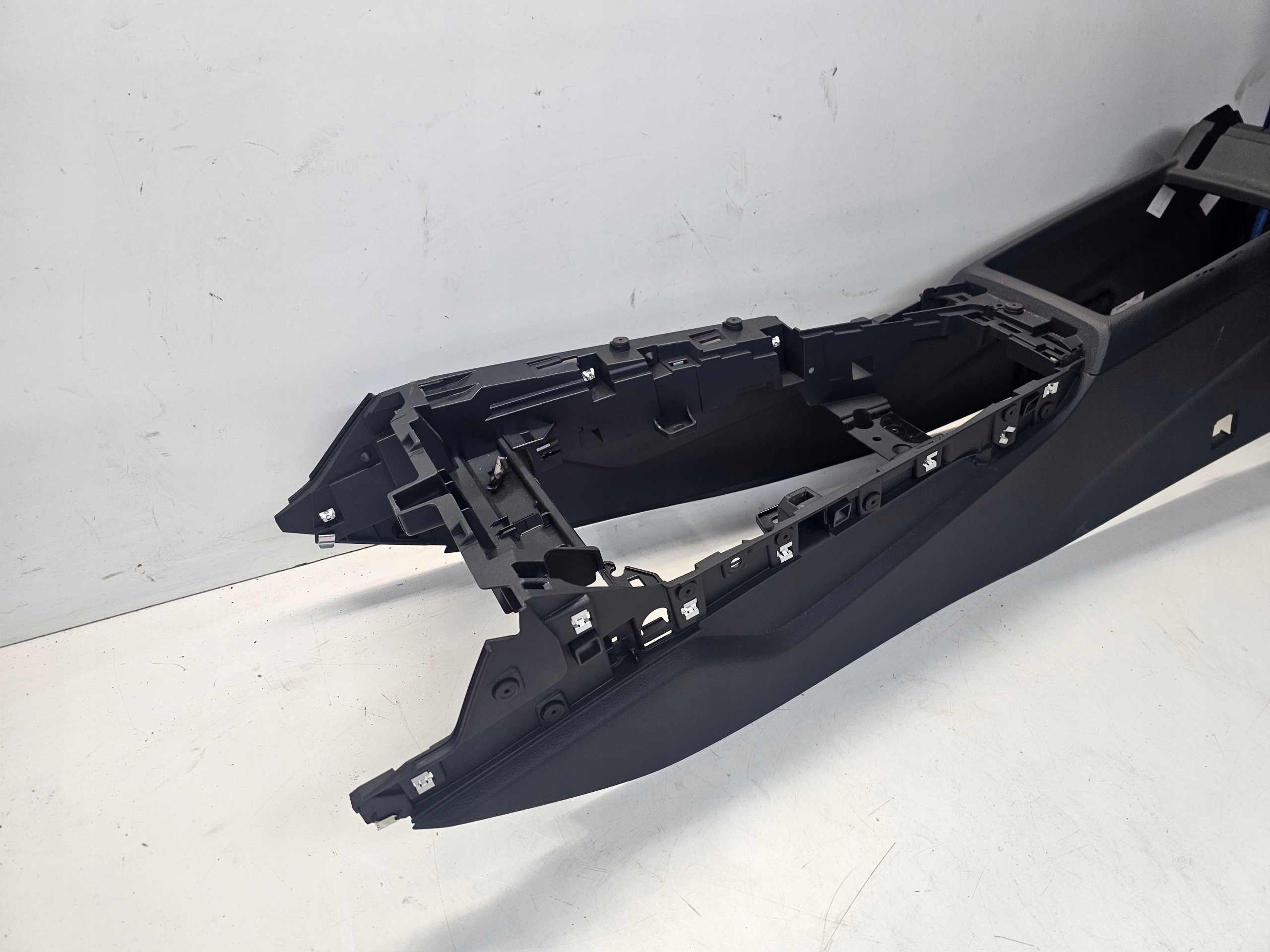 TUNEL mitte AUDI A4 B9 A5 8W 8W1863241D