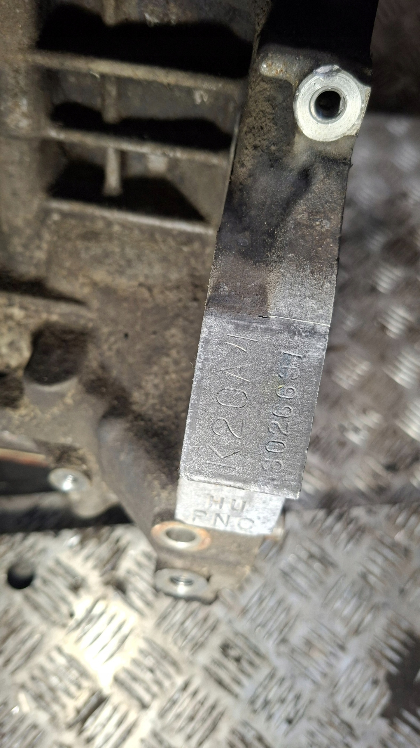 engine unprotected pillar HONDA CR-V II 2.0 K20A4 110KW
