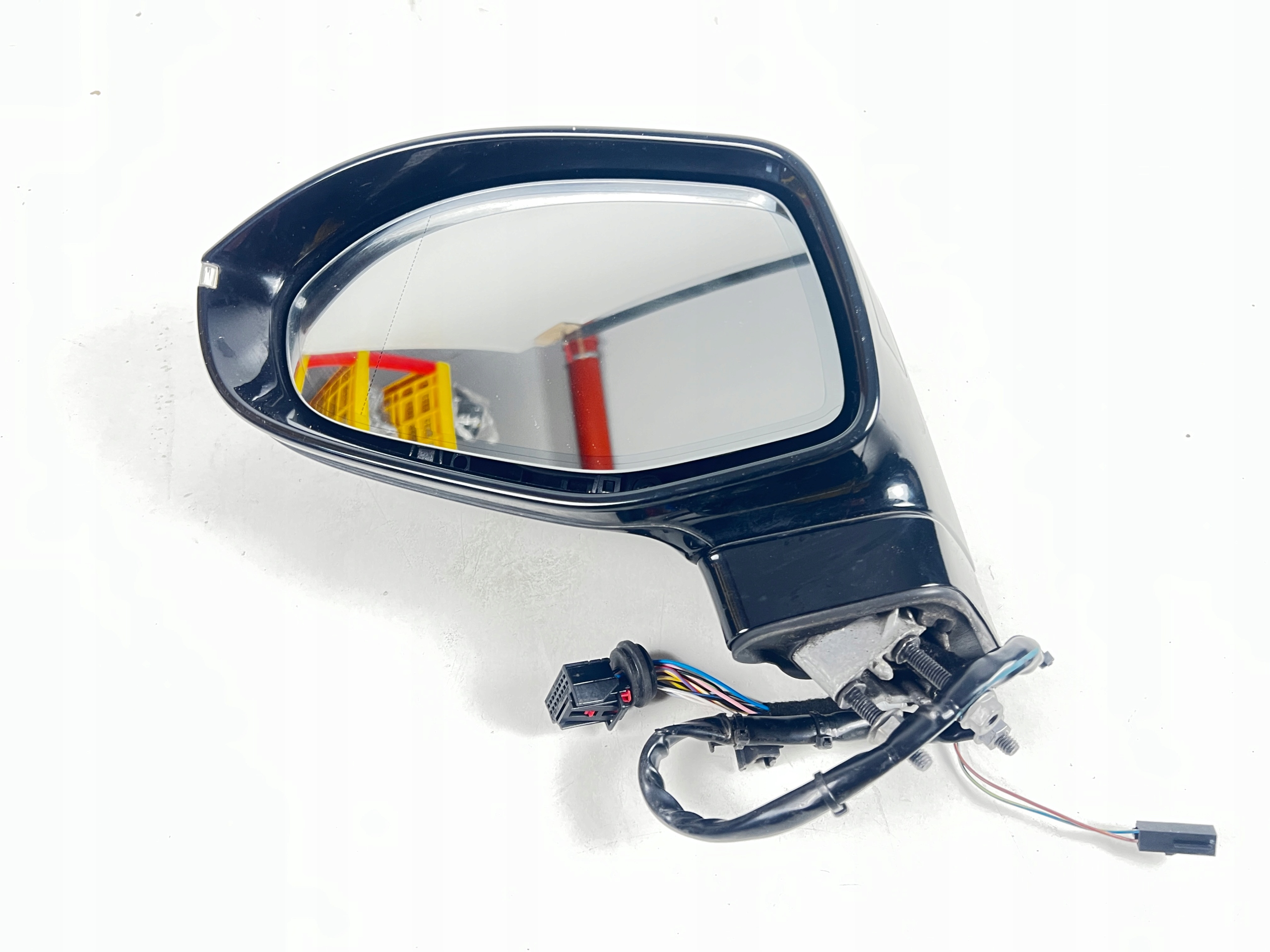 LUSTERKO LEWE AUDI A7 4G 14+2 PIN LY9T Side Assist