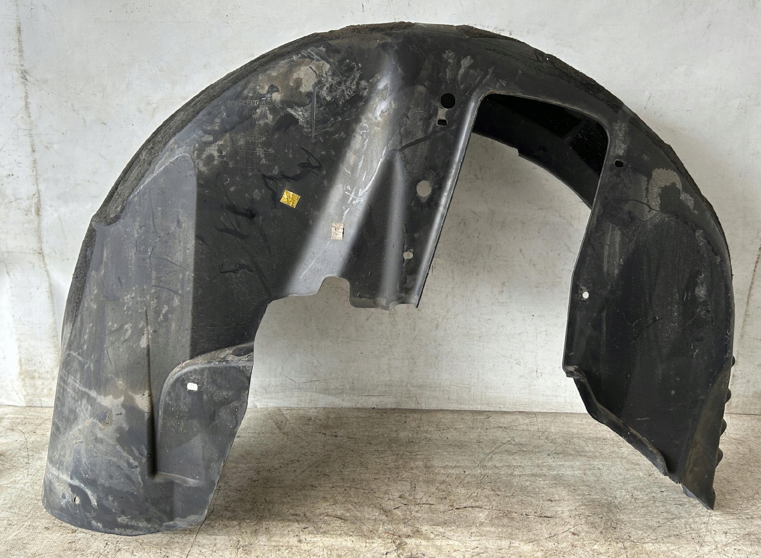 mudguard right rear part LANCIA THEMA 11- 68084290AE
