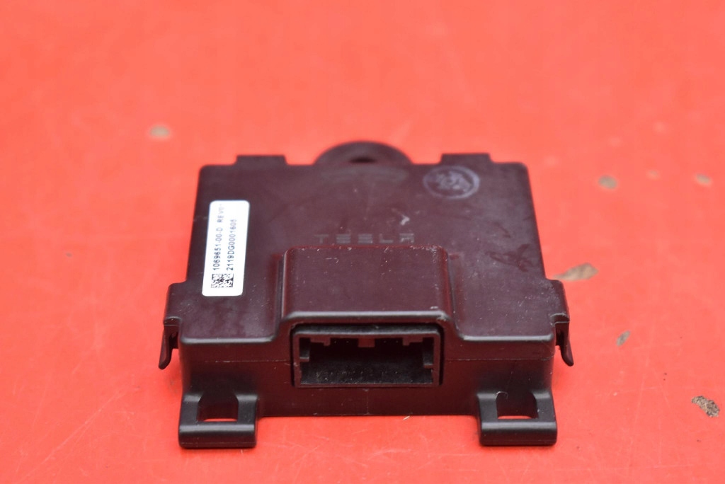 control unit module handles right front 1069651-00-D TESLA S LIFT AWD 16-21