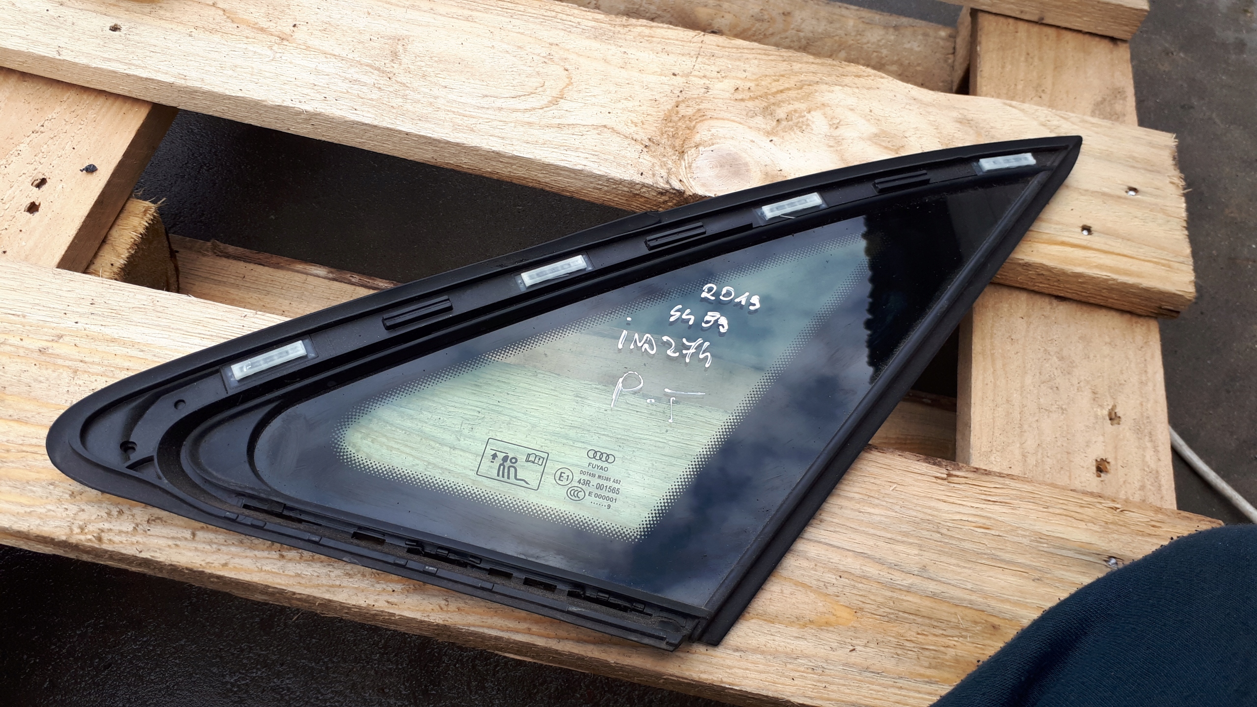 8W5845298B - S4 B9 A4 8W кузовное стекло правый задний седан 19R