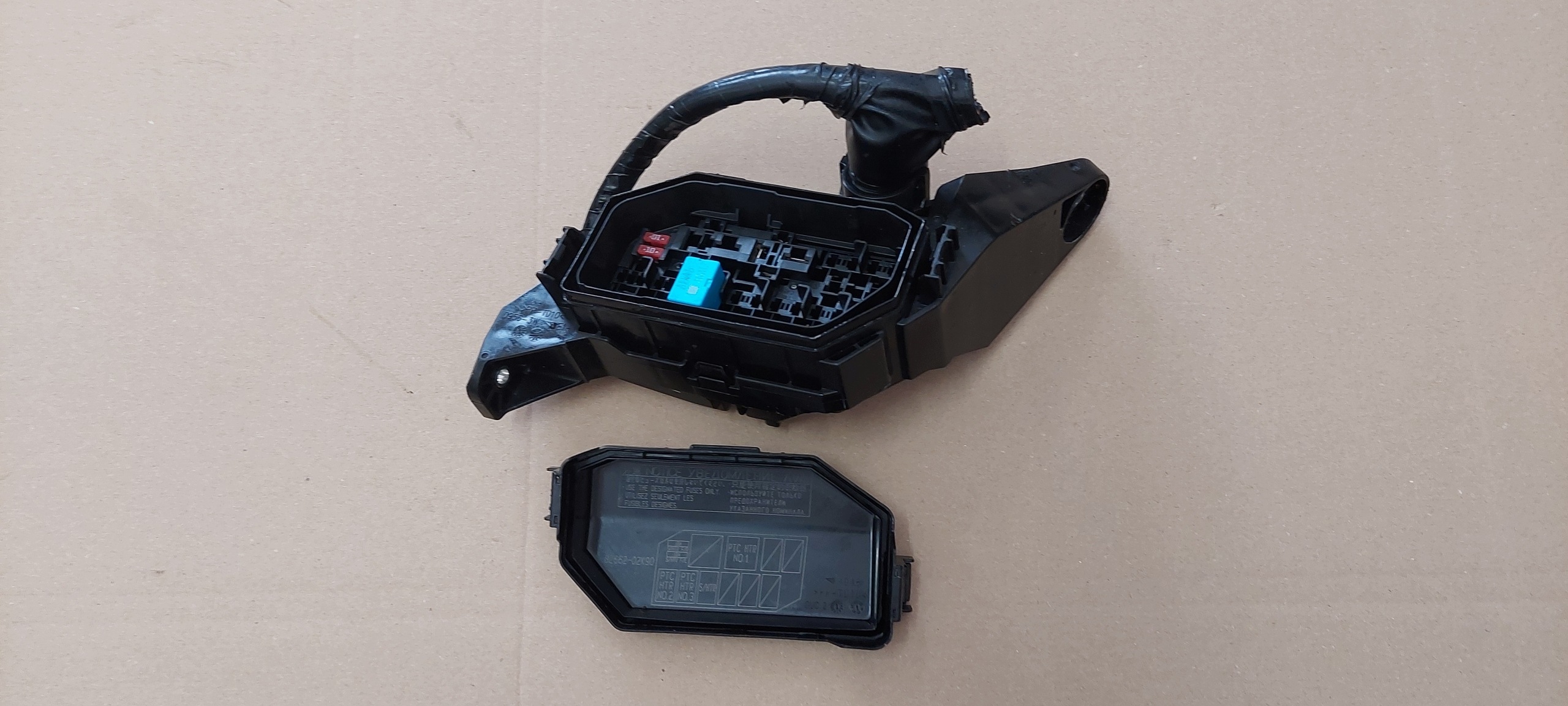 compartment PRZEKAZNIKOW TOYOTA COROLLA E21 82662-02K90