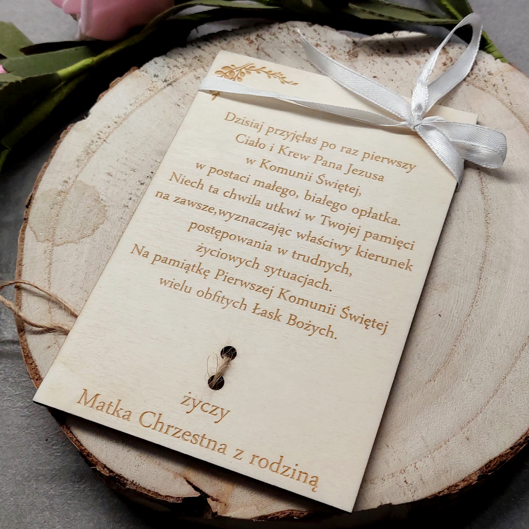 PAMIĄTKA PIERWSZEJ KOMUNII ŚWIĘTEJ PREZENT NA 1 KOMUNIĘ DREWNIANA KARTKA Waga 50 g