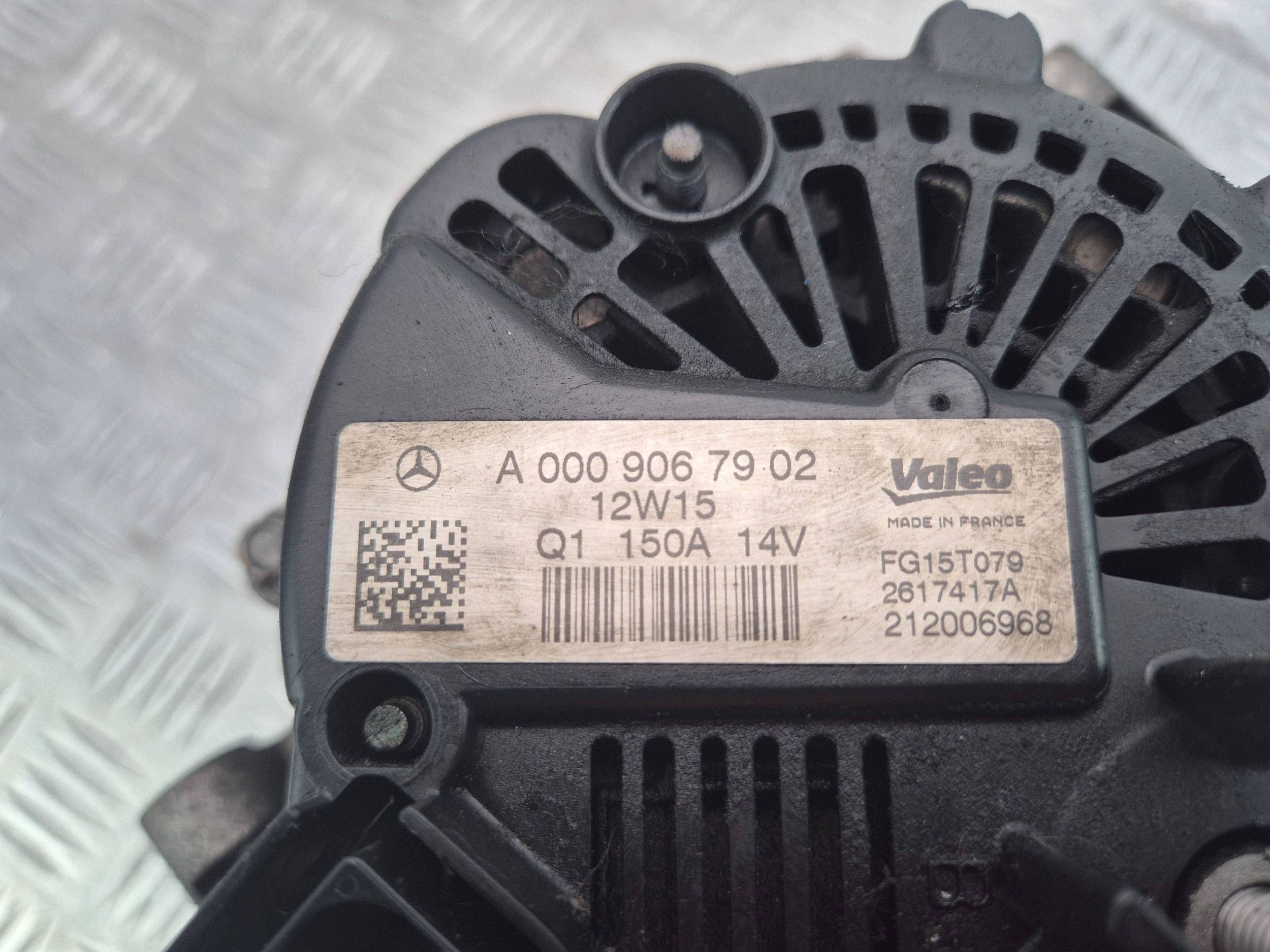 Mercedes C250 CGI W204 Alternator A0009067902