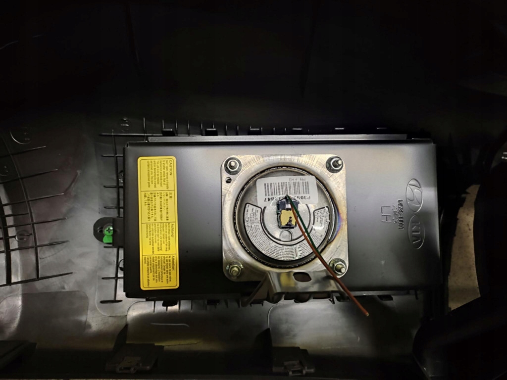 HYUNDAI I20 cockpit dashboard instrument panel