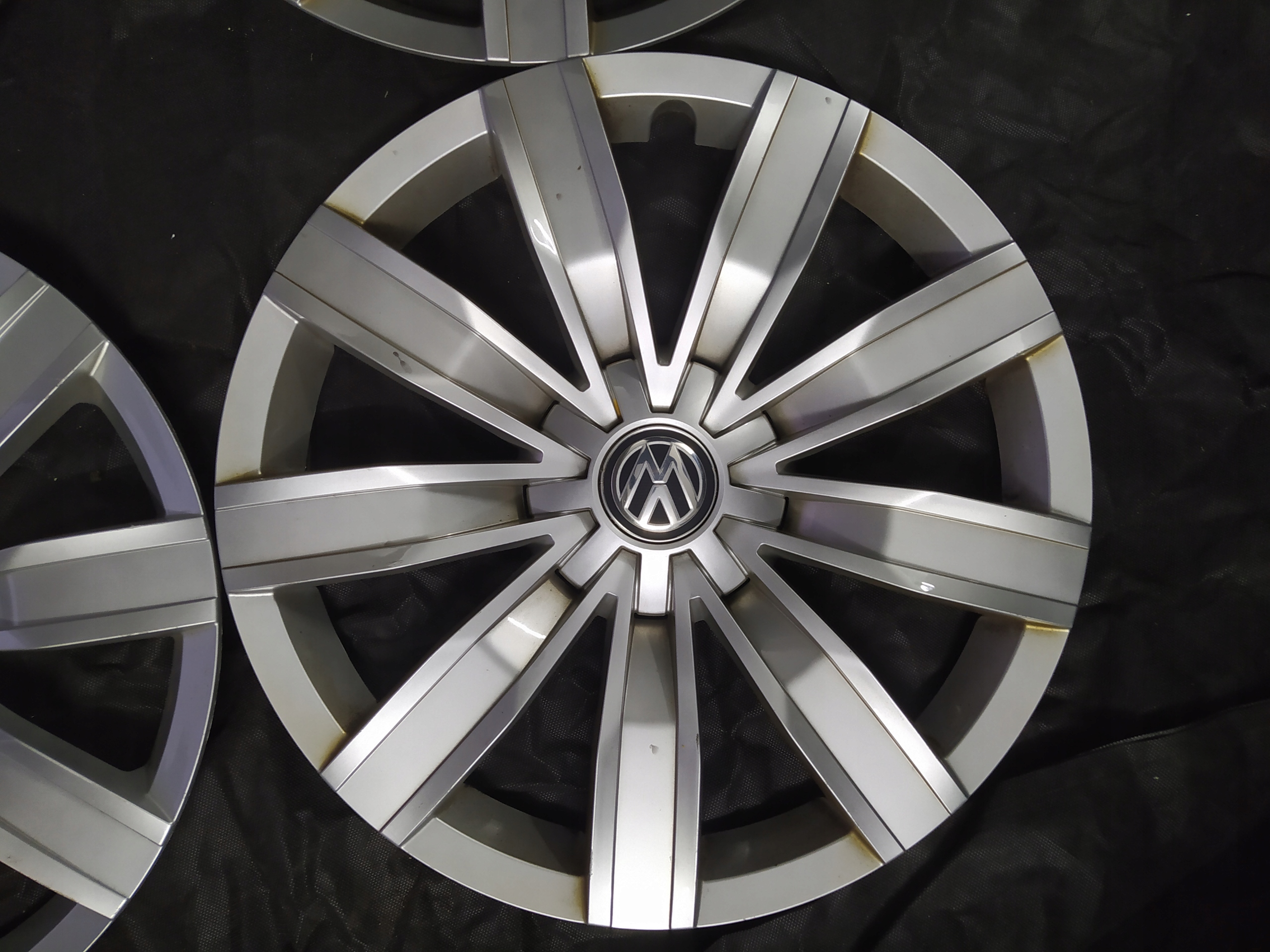 KOŁPAKI DEKLE VW ORYGINAŁ 17 5NA601147A Emblemat marki Volkswagen