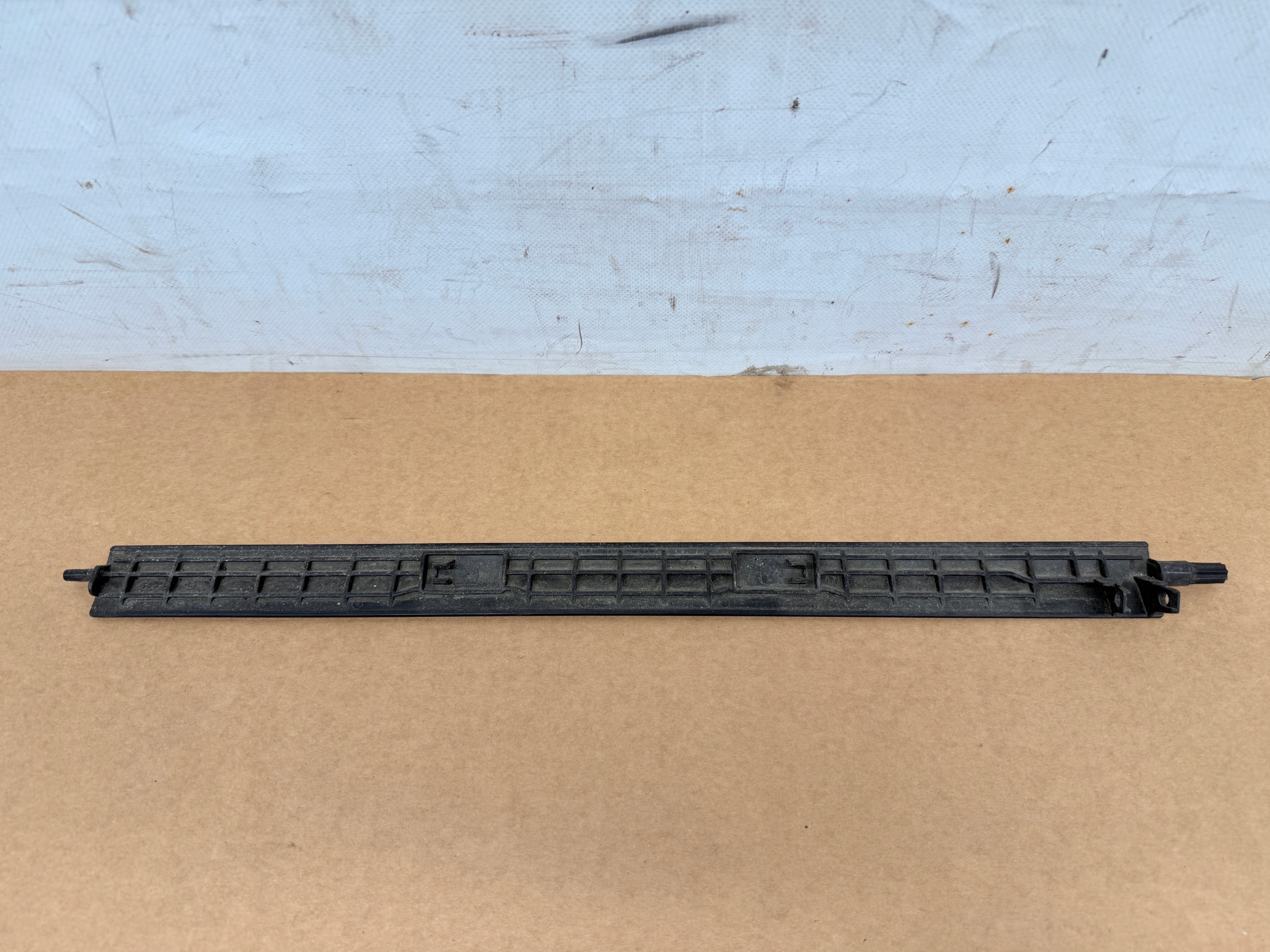 Sandero III luftführung luft zeberko 214F60895R