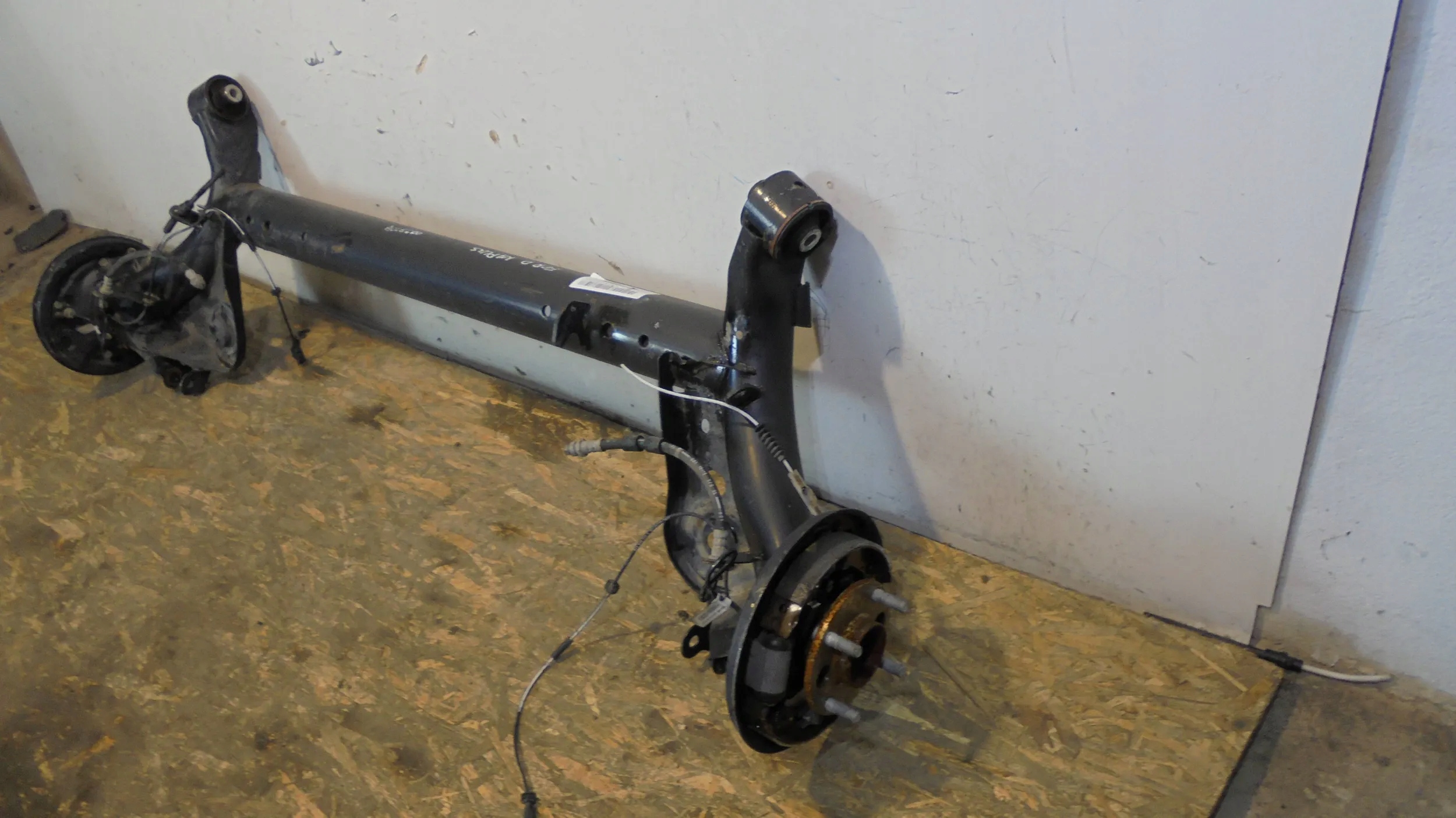 ACHSE ACHSTRÄGER HECK G1B1-5K952-AD FORD KA +